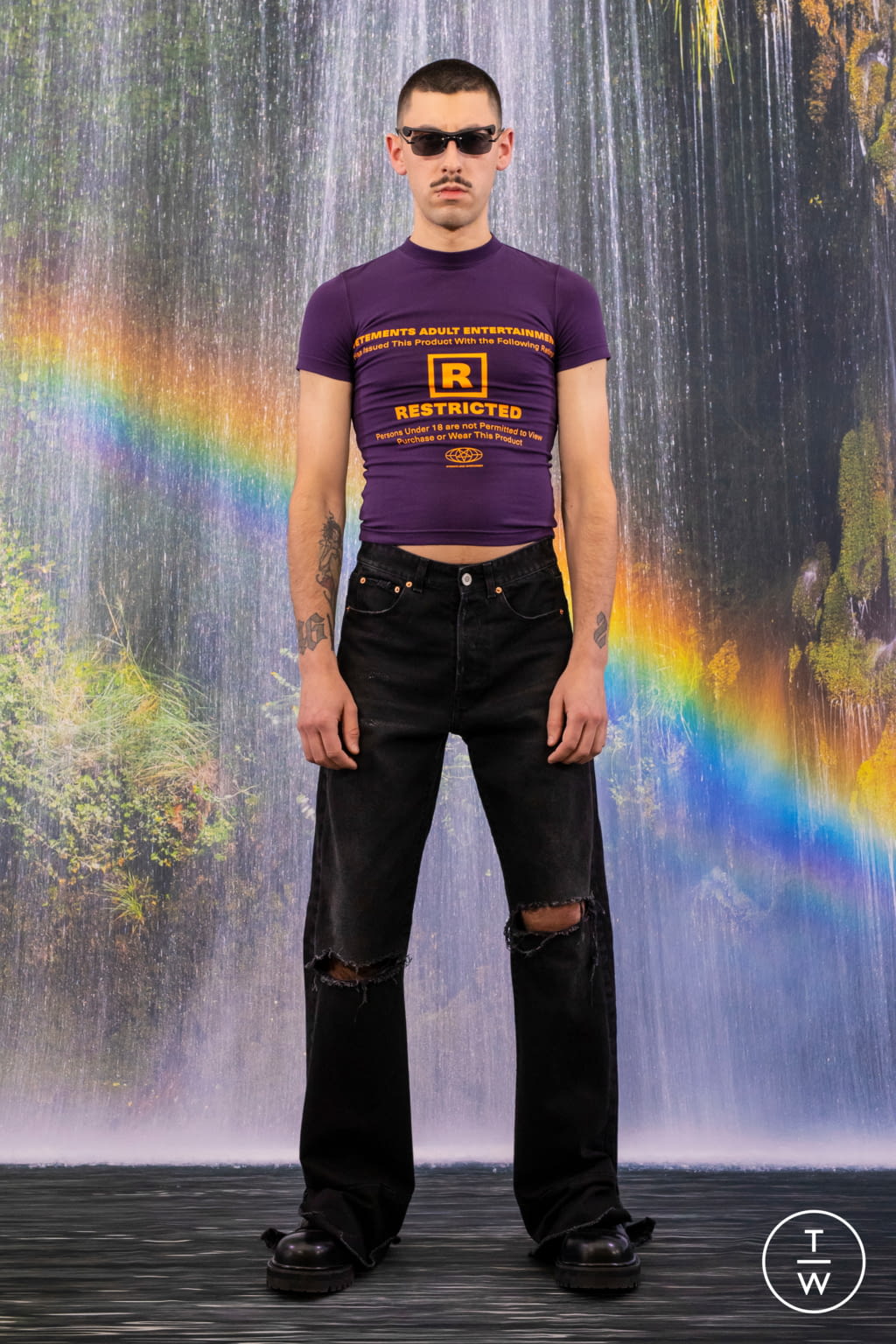 Fashion Week Paris Fall/Winter 2021 look 96 from the VETEMENTS collection 男装