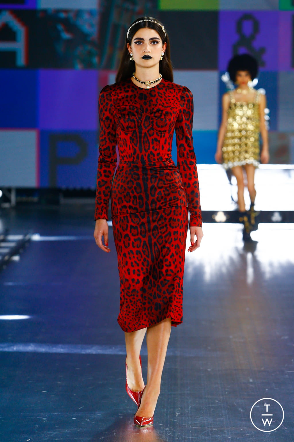 Fashion Week Milan Fall/Winter 2021 look 104 from the Dolce & Gabbana collection womenswear