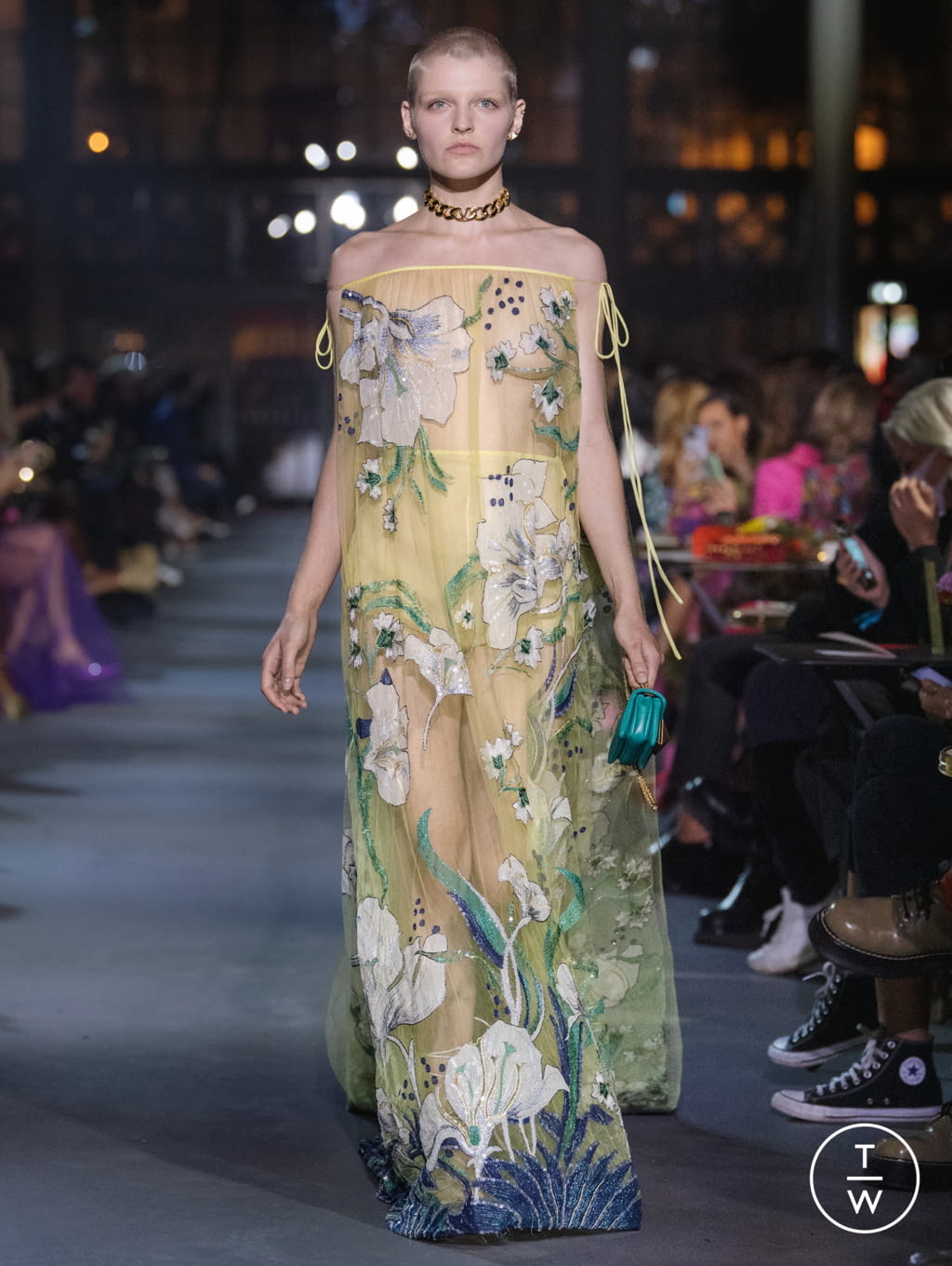 Fashion Week Paris Spring/Summer 2022 look 96 from the Valentino collection womenswear