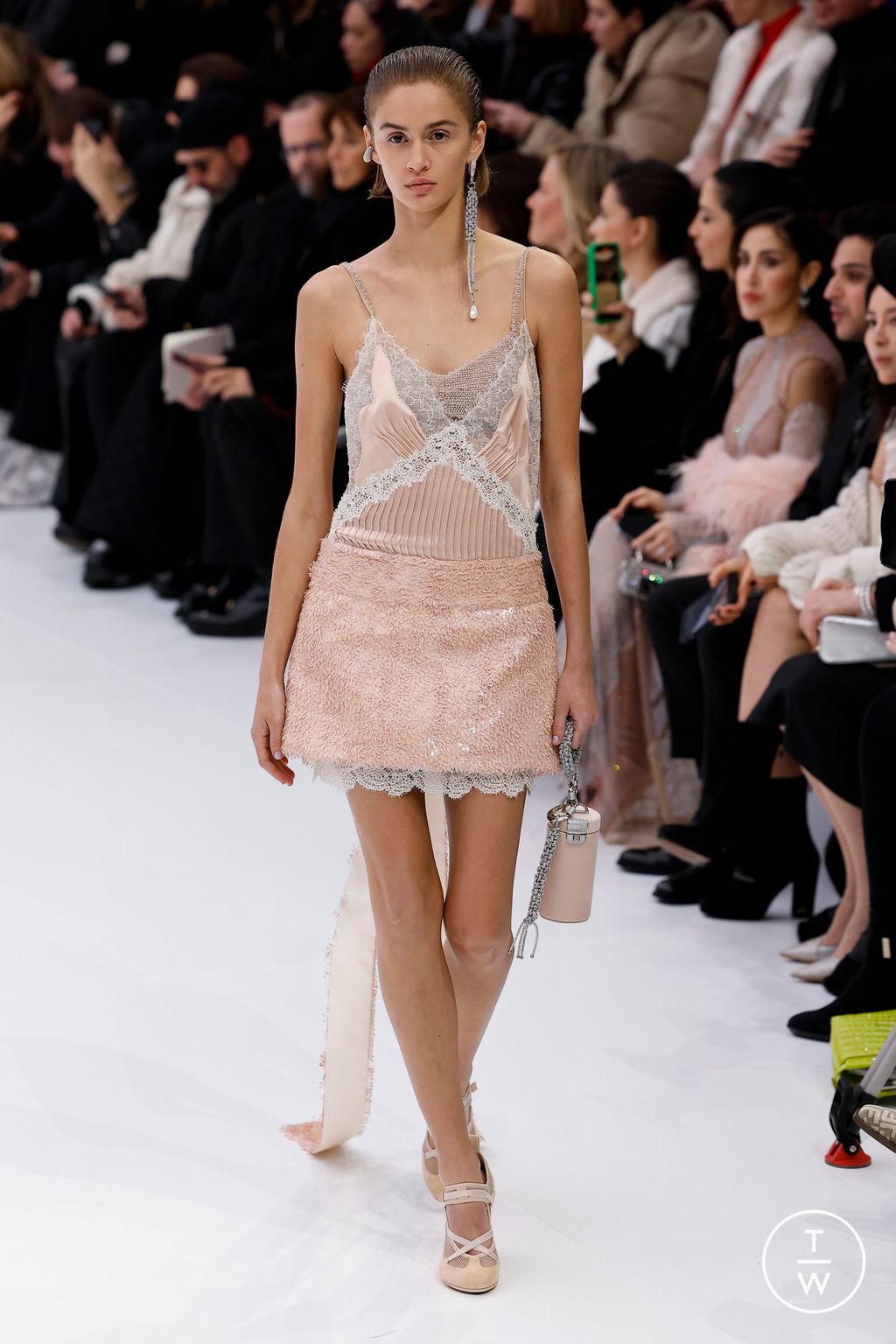 Fashion Week Paris Spring/Summer 2023 look 18 from the Fendi collection couture