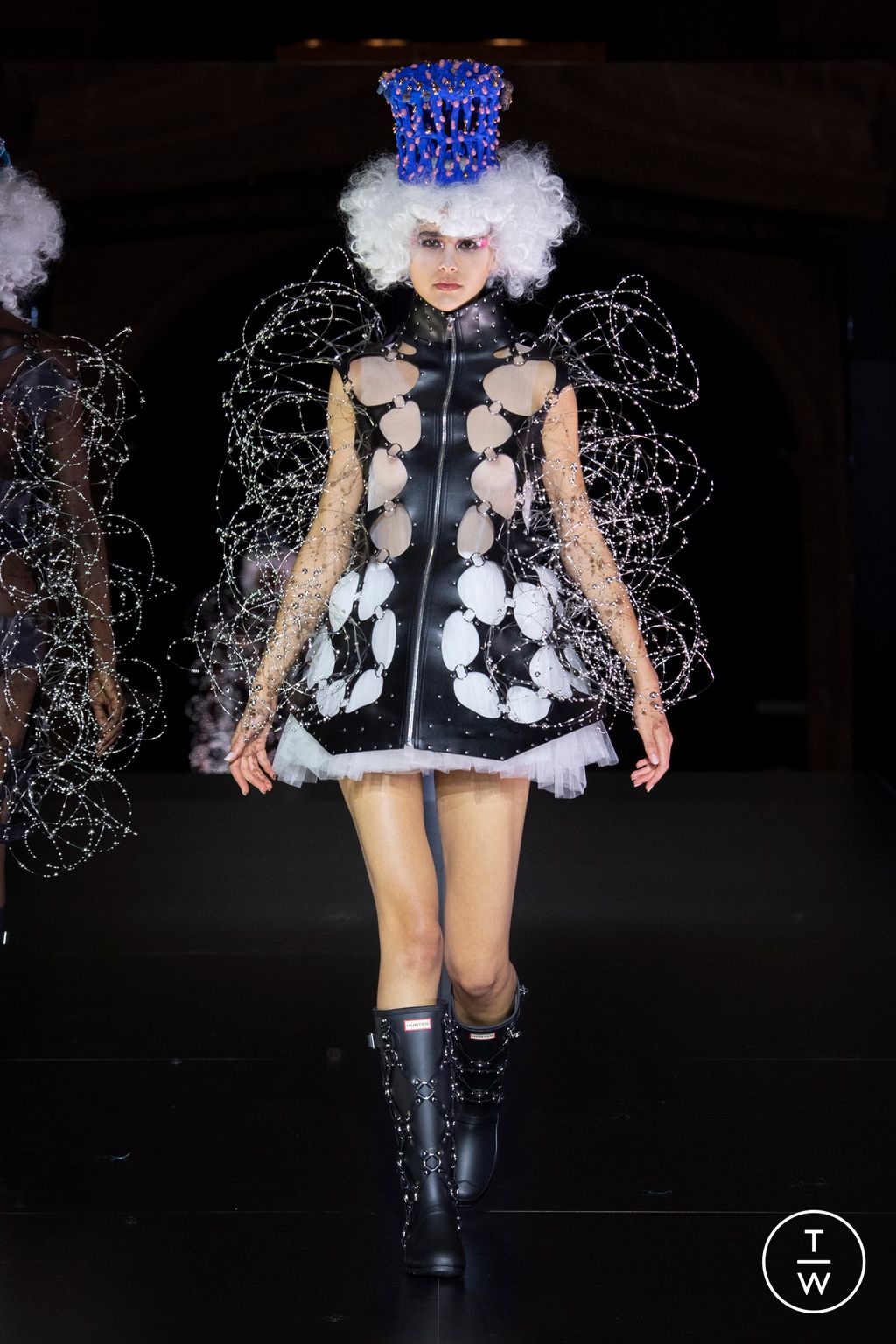 Fashion Week Paris Spring/Summer 2023 look 24 from the Noir Kei Ninomiya collection 女装
