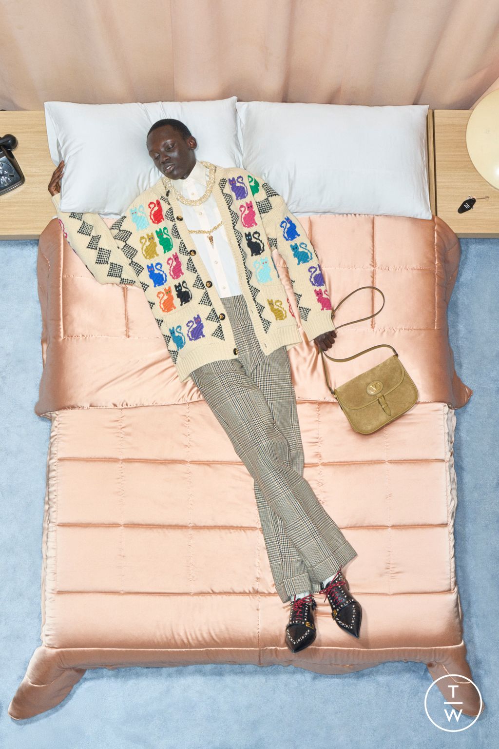 Fashion Week Paris Resort 2026 look 22 from the Valentino collection menswear