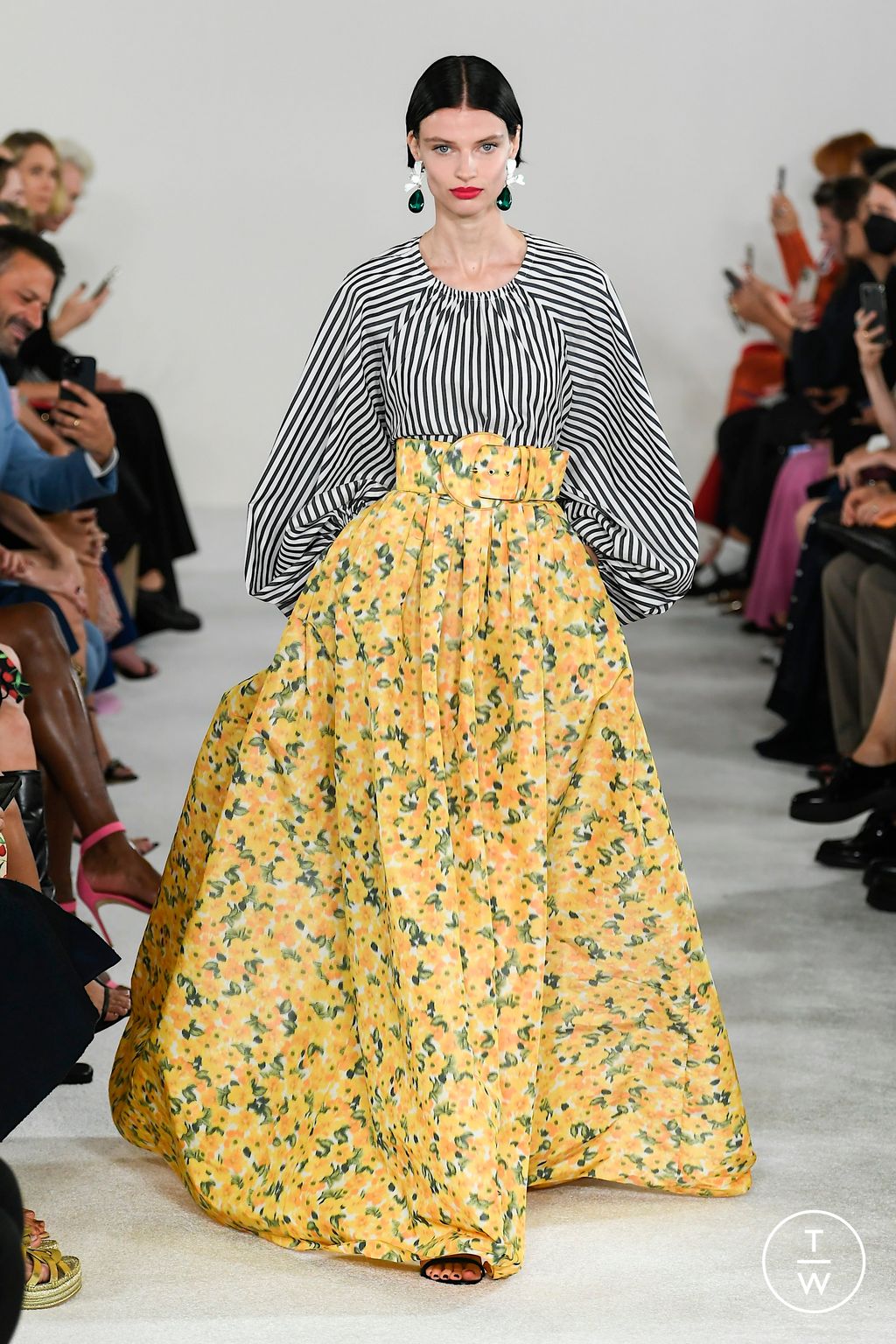 Fashion Week New York Spring/Summer 2023 look 1 from the Carolina Herrera collection 女装