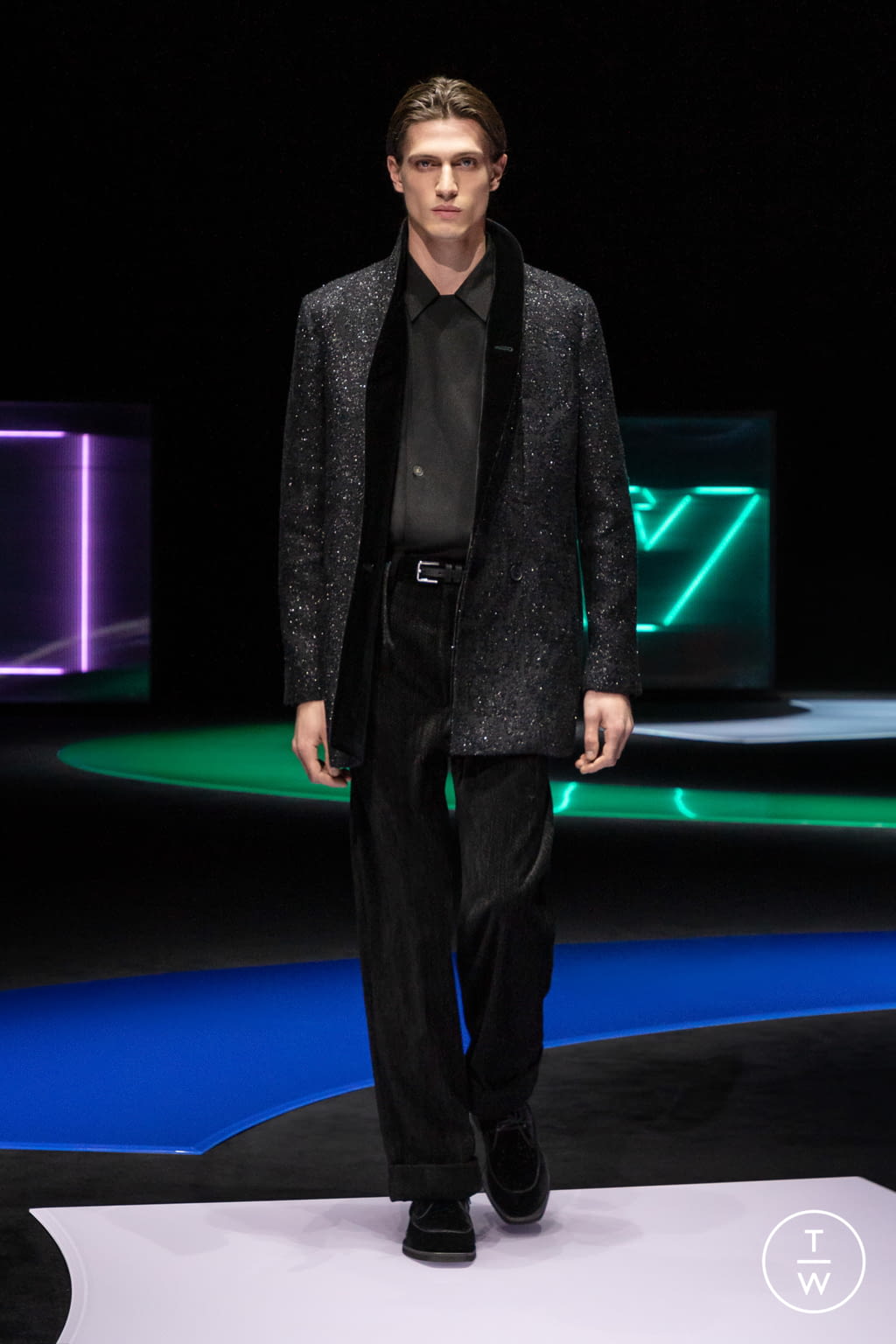 Fashion Week Milan Fall/Winter 2021 look 99 from the Emporio Armani collection 女装