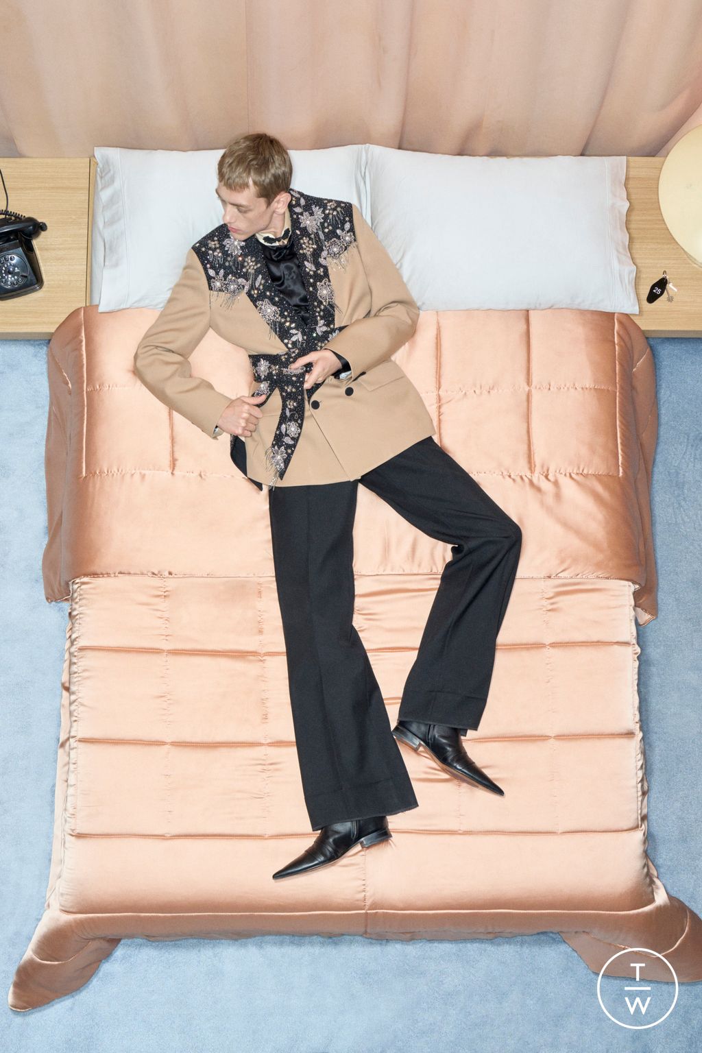 Fashion Week Paris Resort 2026 look 24 de la collection Valentino menswear