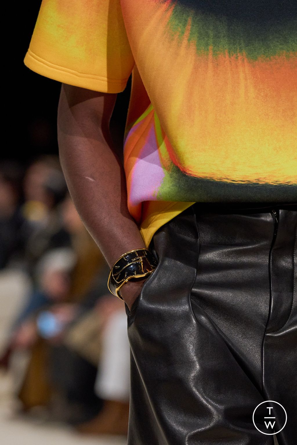 Fashion Week Paris Fall/Winter 2024 look 51 from the Balmain collection 男装配饰