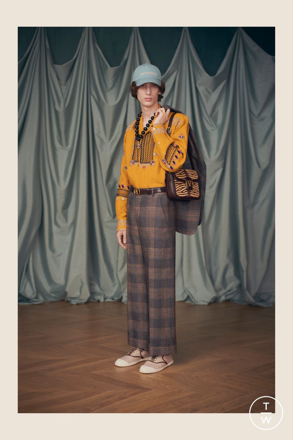 Fashion Week Paris Resort 2025 look 98 from the Valentino collection 女装