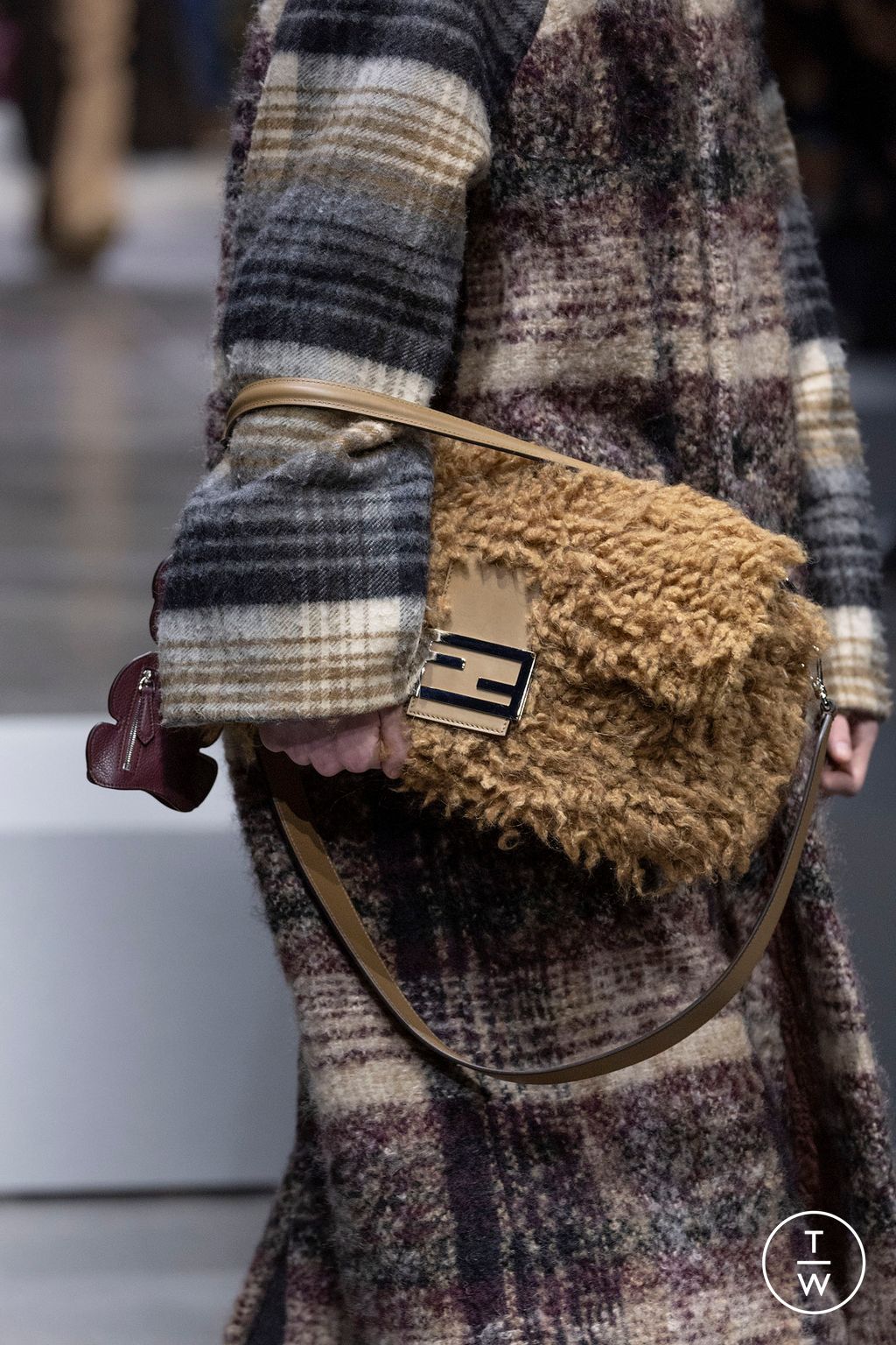 Fashion Week Paris Fall/Winter 2024 look 35 from the Fendi collection menswear accessories