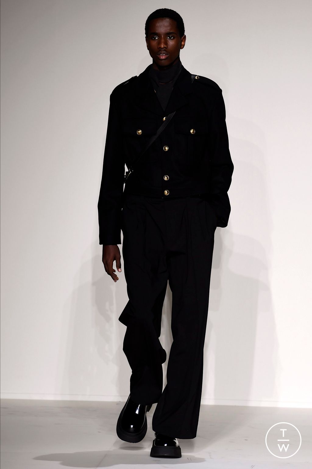 Fashion Week Milan Fall/Winter 2023 look 80 from the Emporio Armani collection 男装