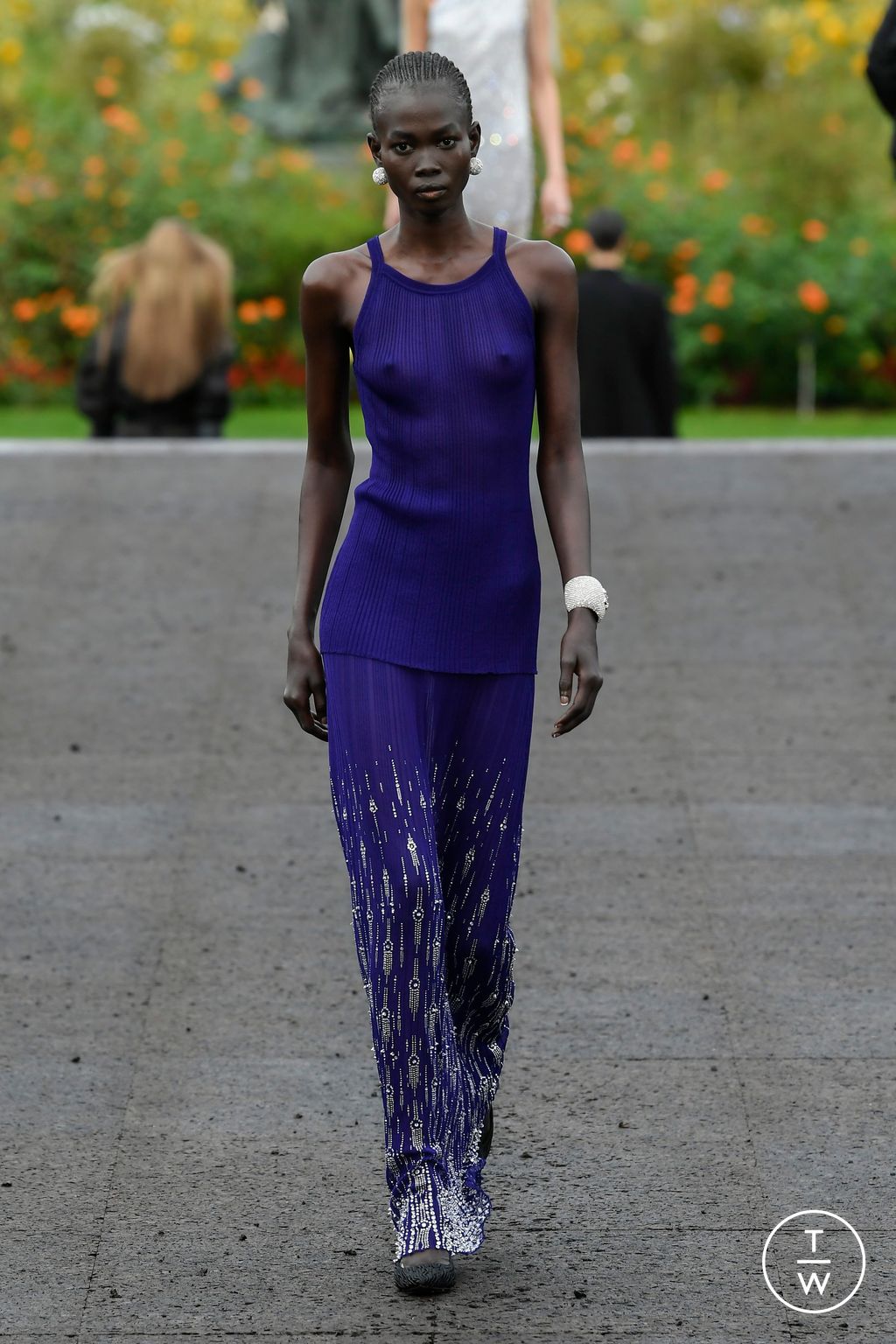 Fashion Week Paris Spring/Summer 2023 look 40 from the Givenchy collection womenswear