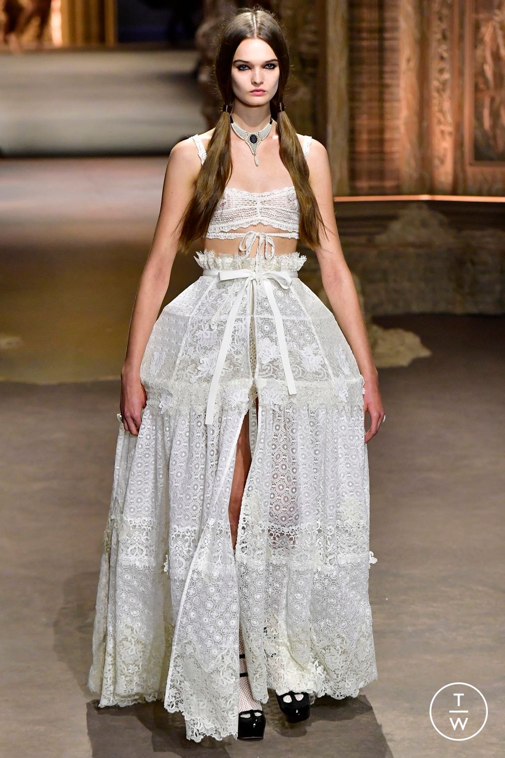Fashion Week Paris Spring/Summer 2023 look 15 from the Christian Dior collection 女装