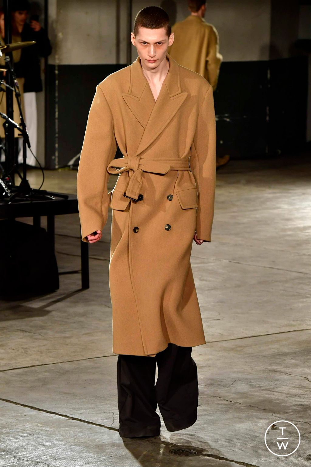 Fashion Week Paris Fall/Winter 2023 look 10 from the Dries Van Noten collection 男装