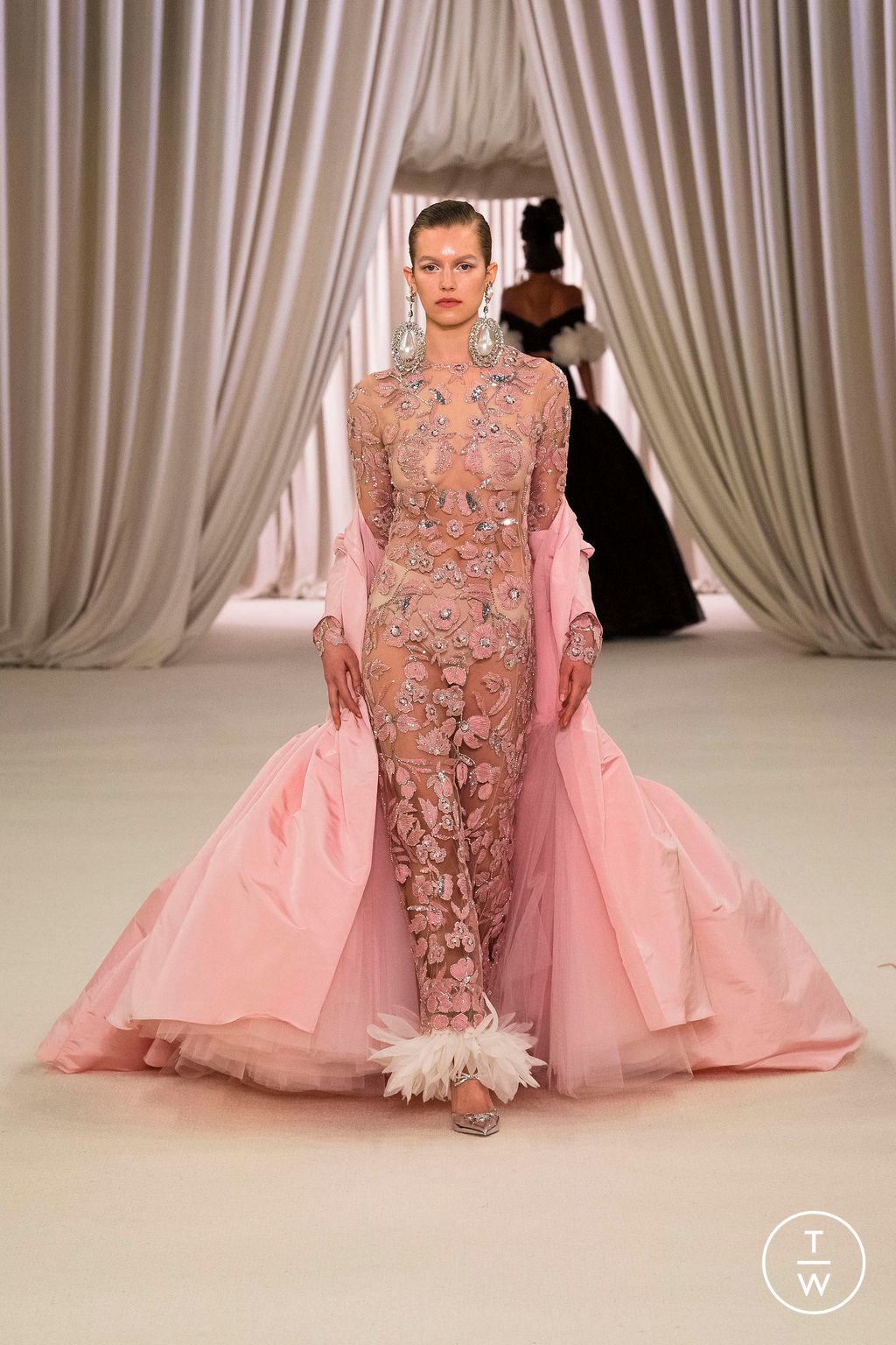 Fashion Week Paris Spring/Summer 2023 look 19 from the Giambattista Valli collection couture