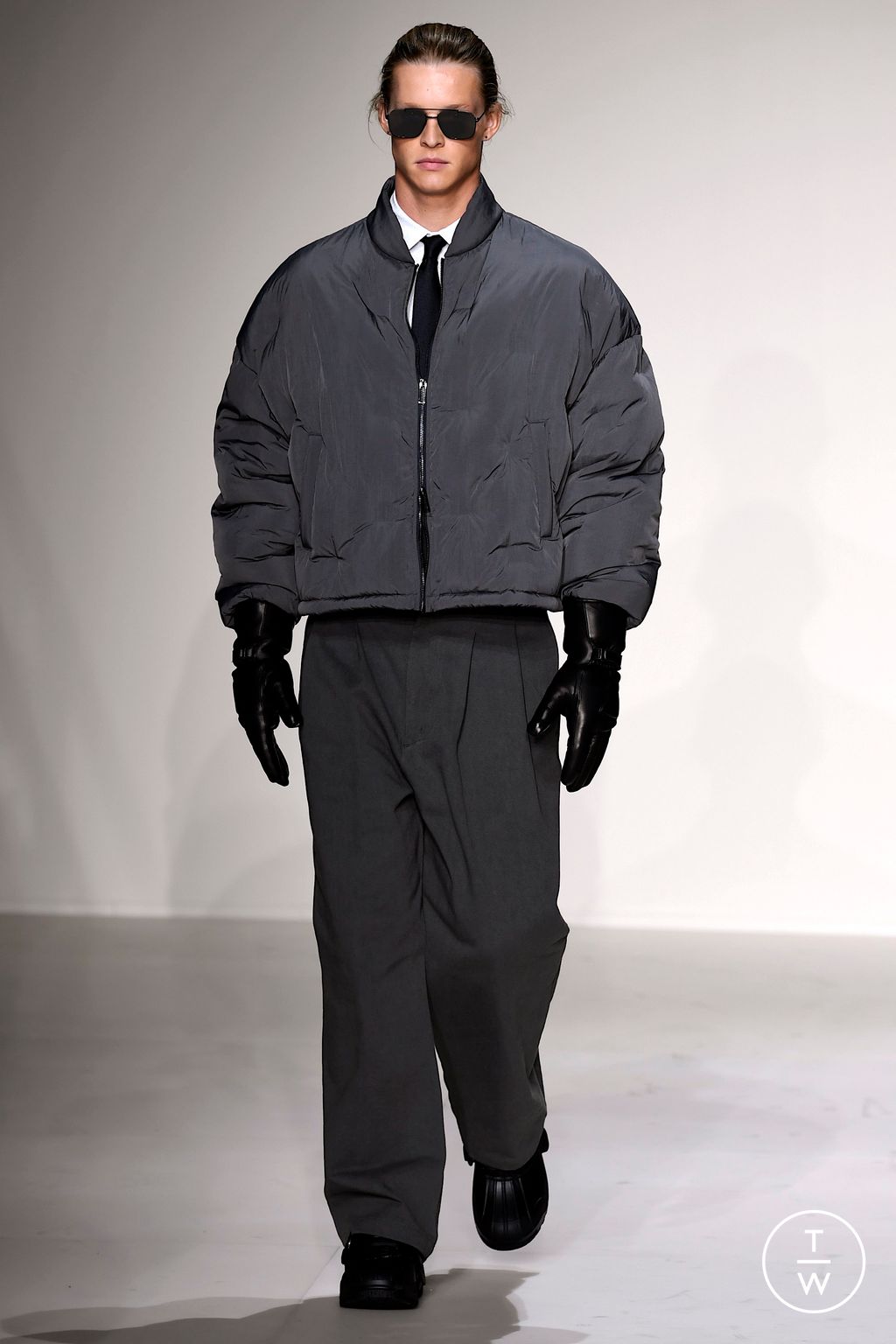 Fashion Week Milan Fall/Winter 2023 look 31 from the Emporio Armani collection menswear