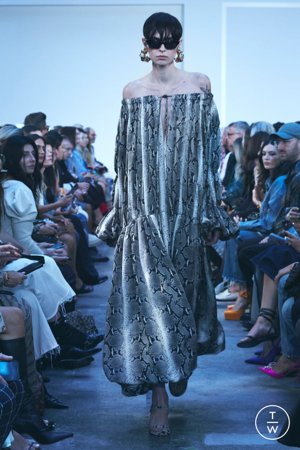 Fashion Week New York Spring/Summer 2023 look 14 de la collection Khaite womenswear