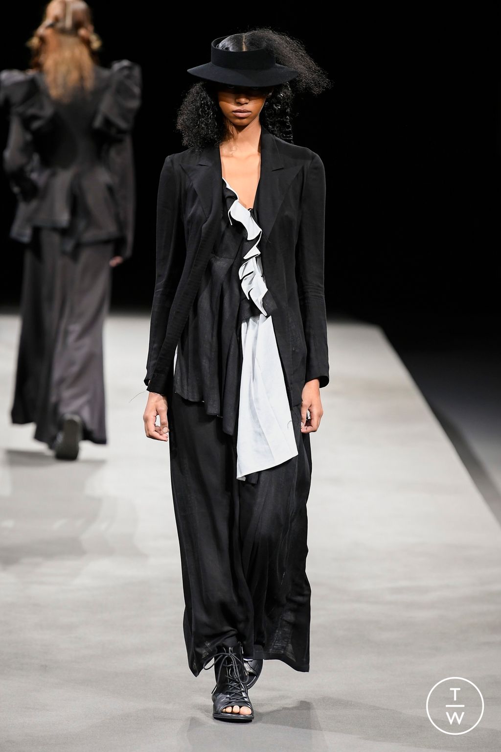 Fashion Week Paris Spring/Summer 2023 look 9 from the Yohji Yamamoto collection womenswear