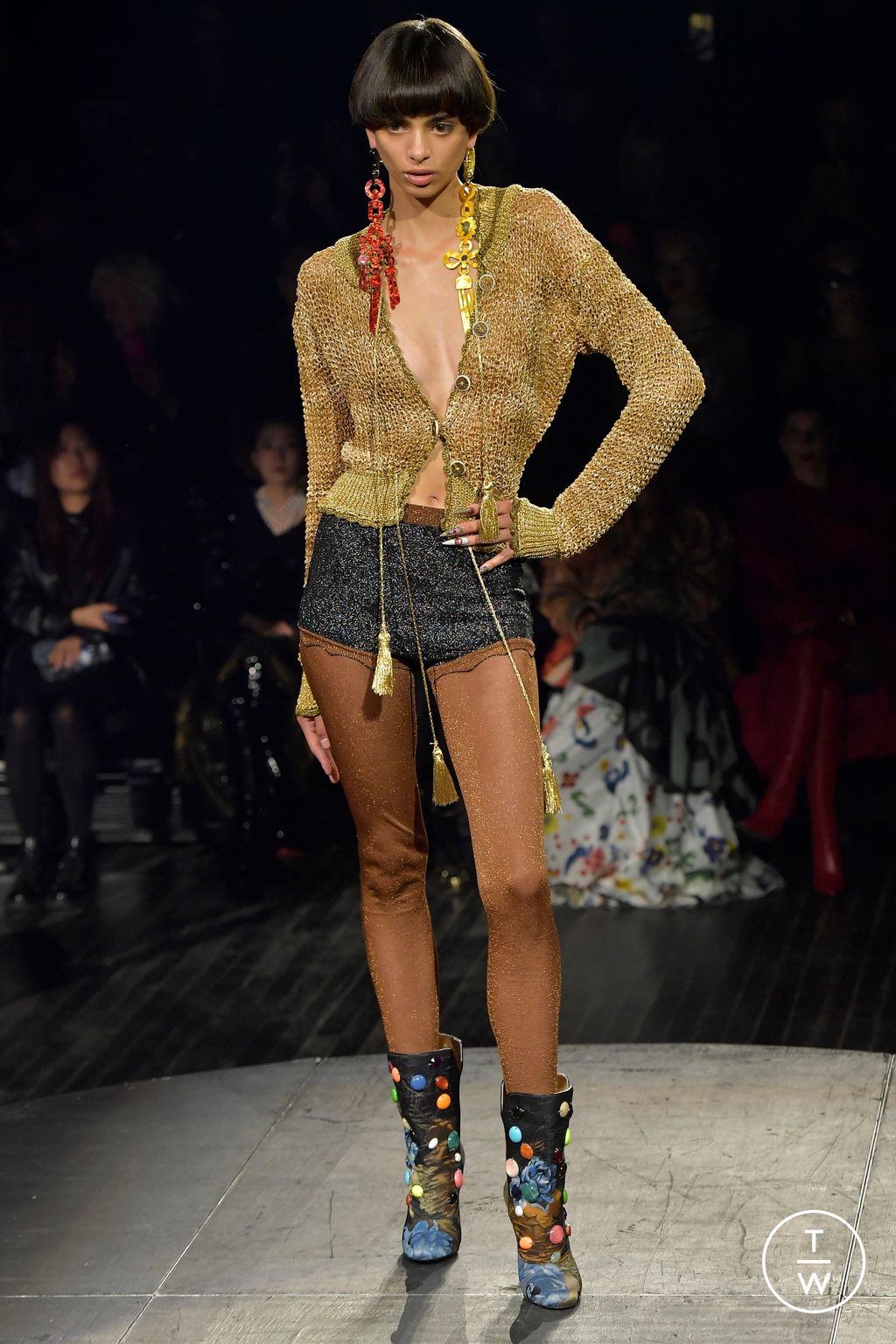 Fashion Week Paris Spring/Summer 2023 look 22 from the Andreas Kronthaler for Vivienne Westwood collection womenswear