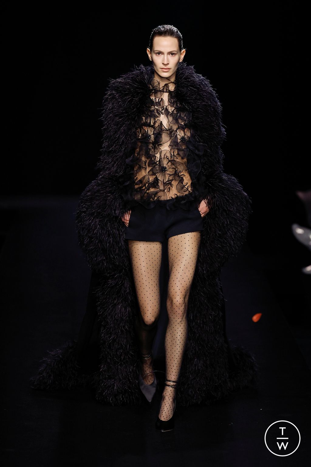 Fashion Week Paris Spring/Summer 2023 look 79 de la collection Valentino couture