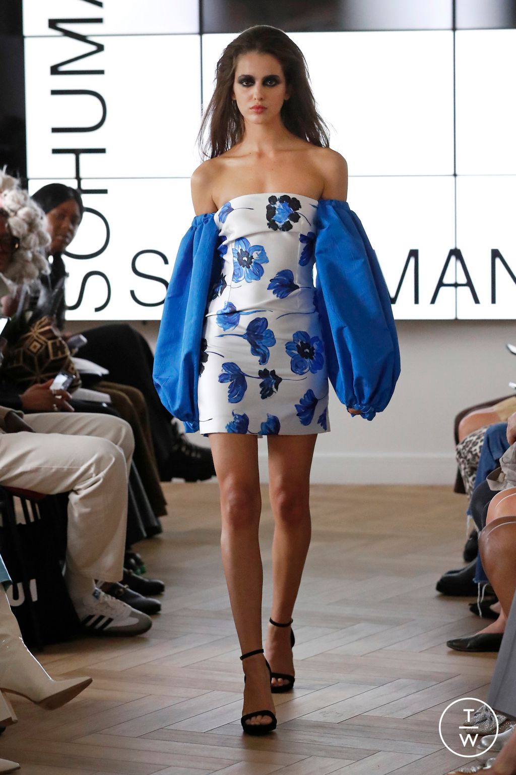 Fashion Week London Spring/Summer 2023 look 1 from the SOHUMAN collection 女装