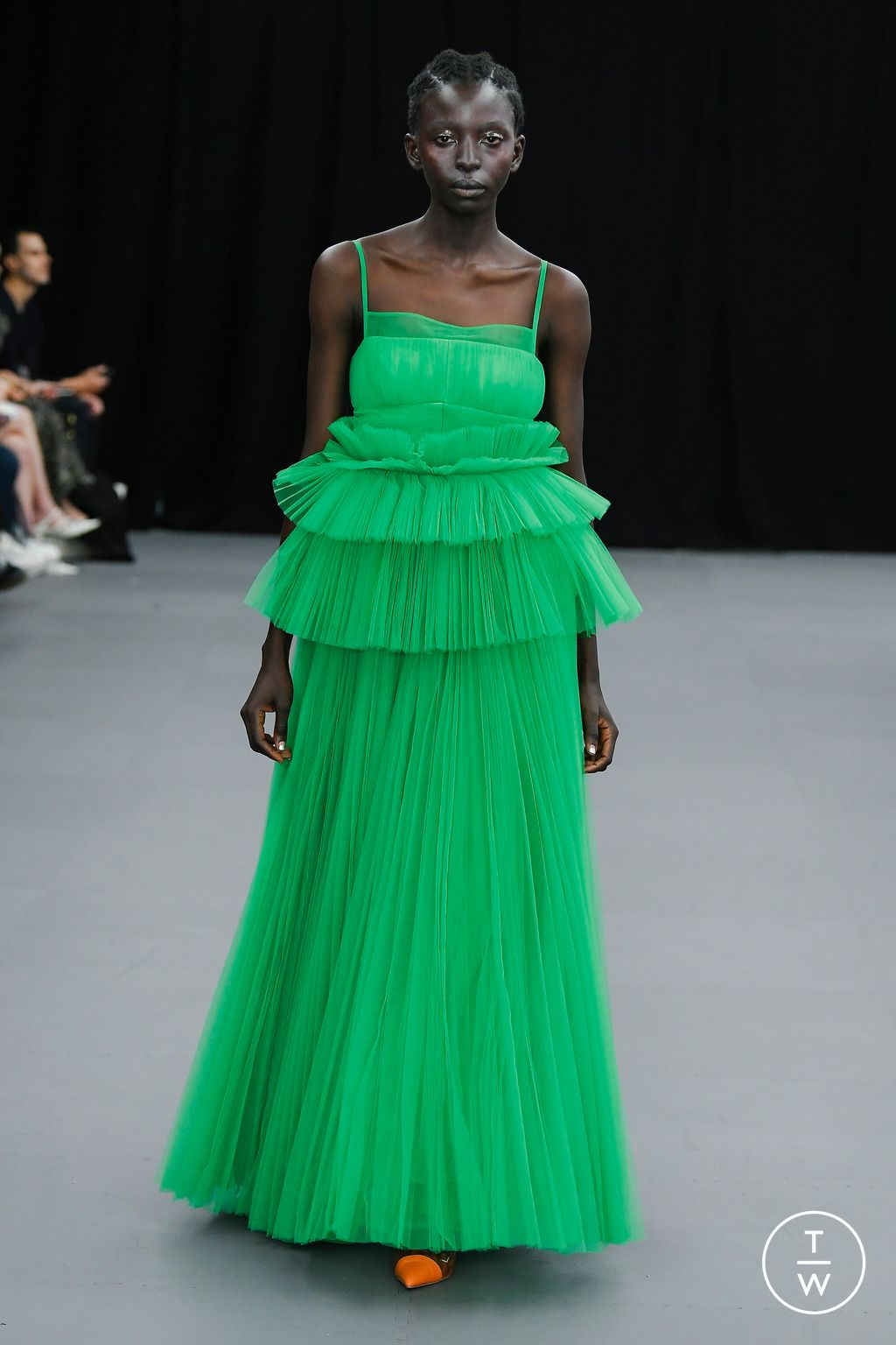 Fashion Week London Spring/Summer 2023 look 29 from the Huishan Zhang collection 女装