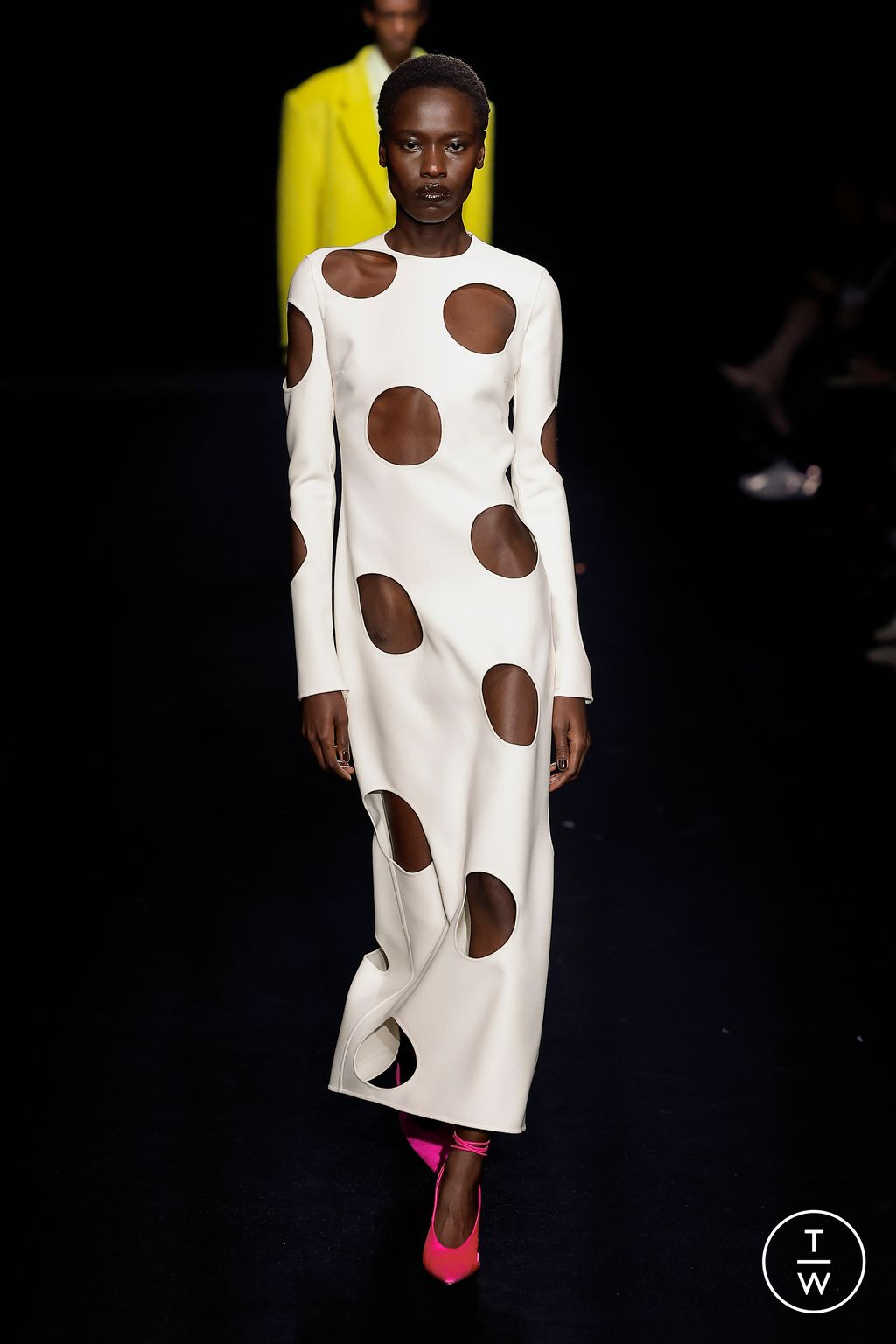 Fashion Week Paris Spring/Summer 2023 look 39 from the Valentino collection couture