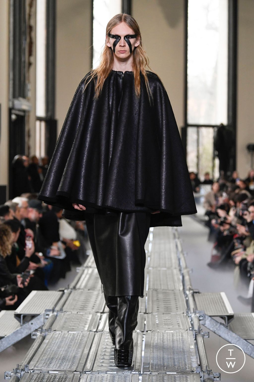 Fashion Week Paris Fall/Winter 2023 look 10 de la collection Rick Owens menswear
