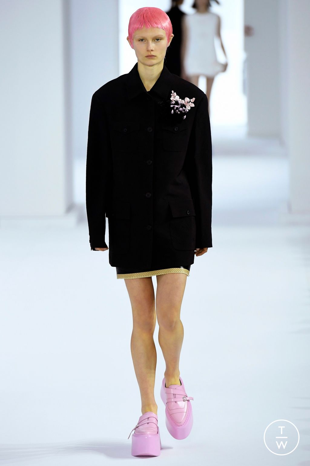 Fashion Week Paris Spring/Summer 2023 look 38 from the Shang Xia collection womenswear