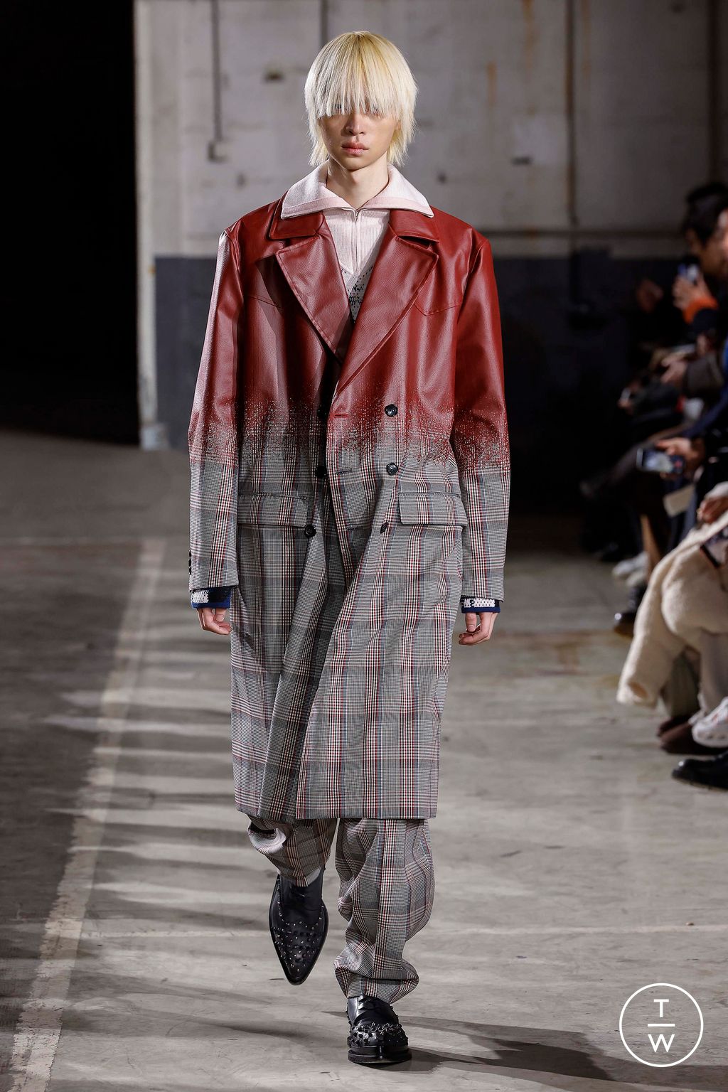Fashion Week Paris Fall/Winter 2023 look 28 from the TAAKK collection 男装