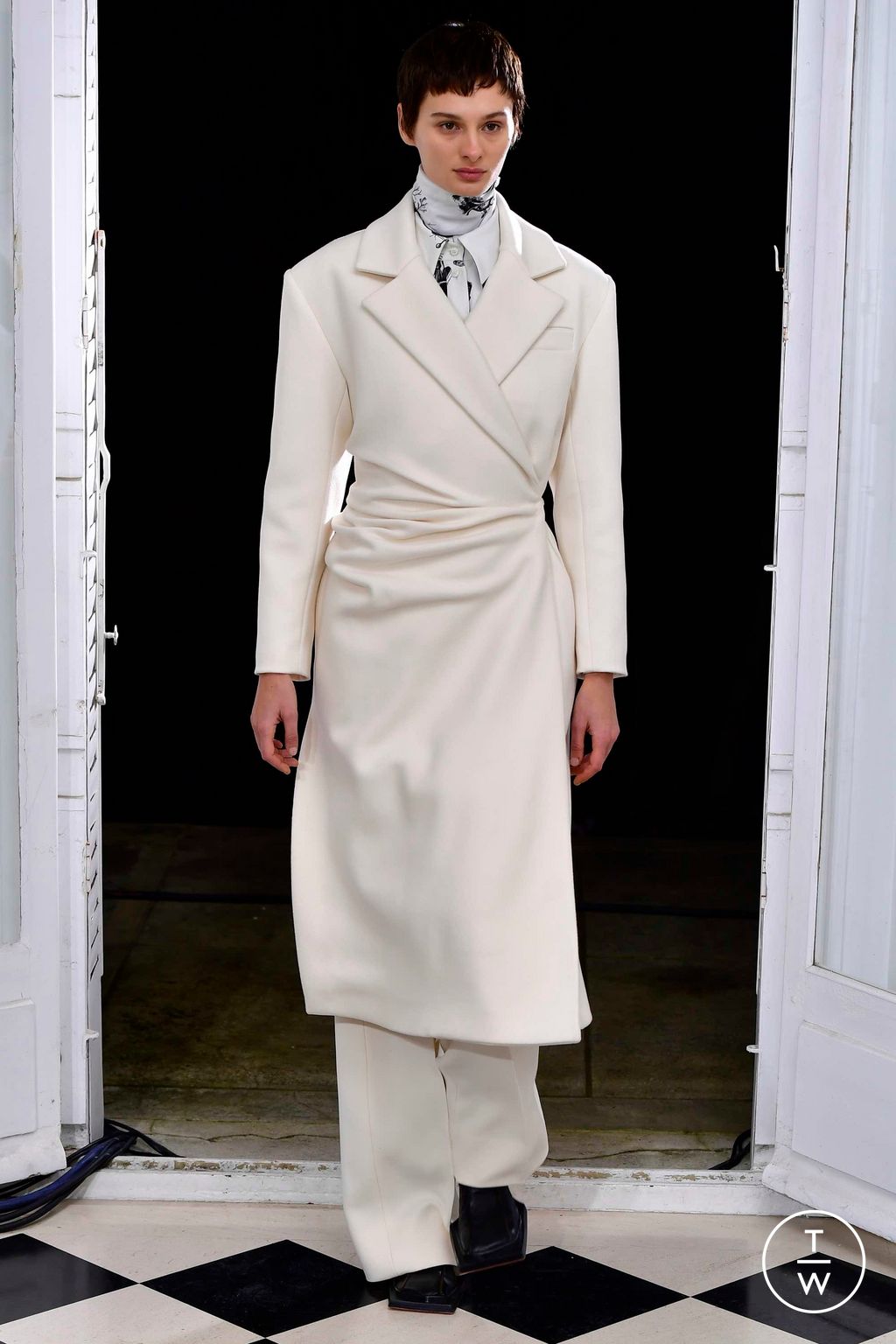Fashion Week Paris Spring/Summer 2023 look 3 from the Maison Rabih Kayrouz collection couture