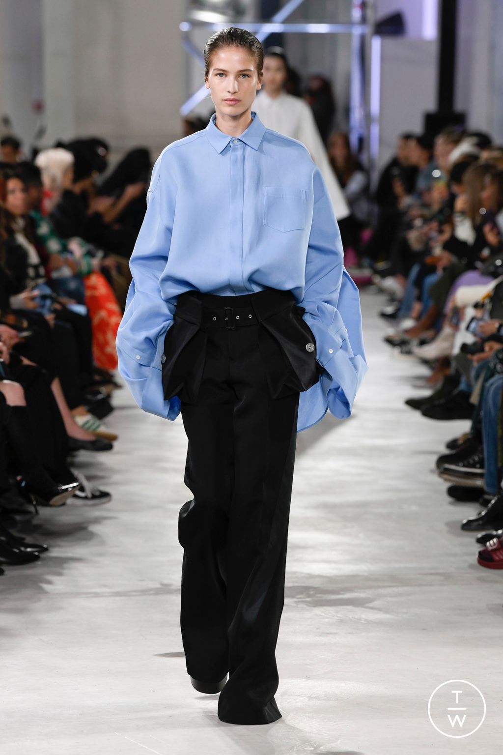 Fashion Week Paris Spring/Summer 2023 look 29 from the Sacai collection womenswear