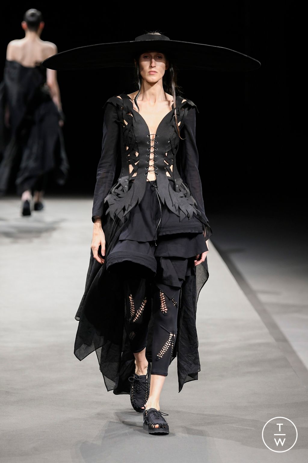 Fashion Week Paris Spring/Summer 2023 look 43 from the Yohji Yamamoto collection womenswear