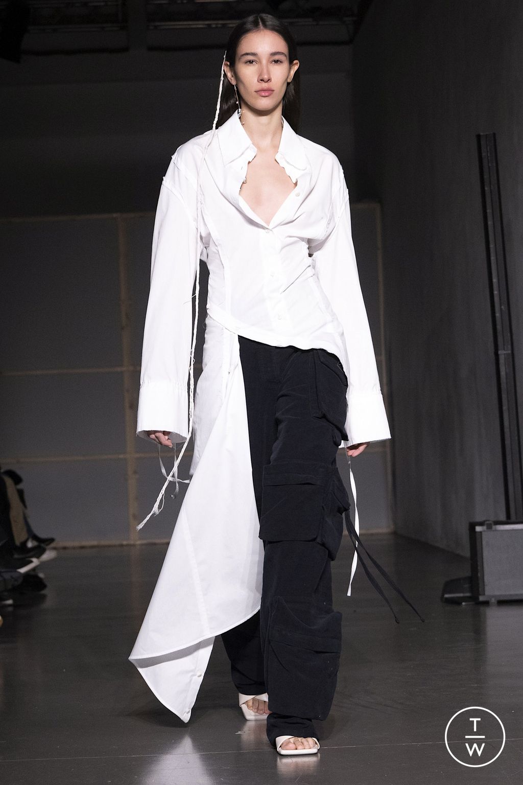 Fashion Week Milan Fall/Winter 2023 look 39 de la collection Federico Cina menswear