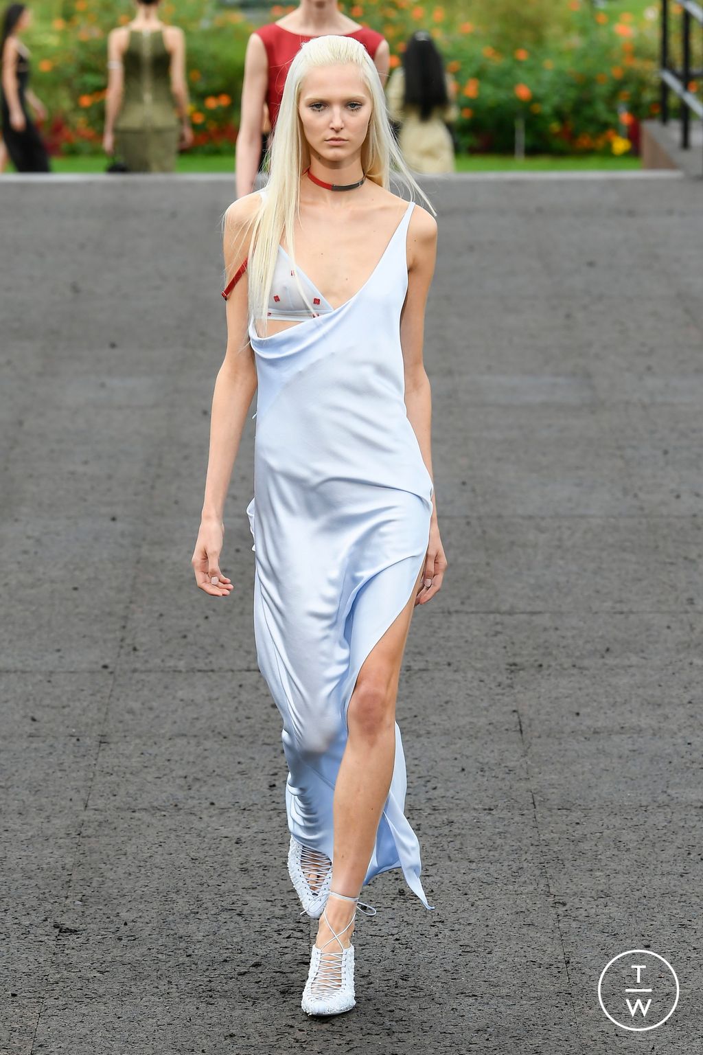 Fashion Week Paris Spring/Summer 2023 look 44 from the Givenchy collection 女装