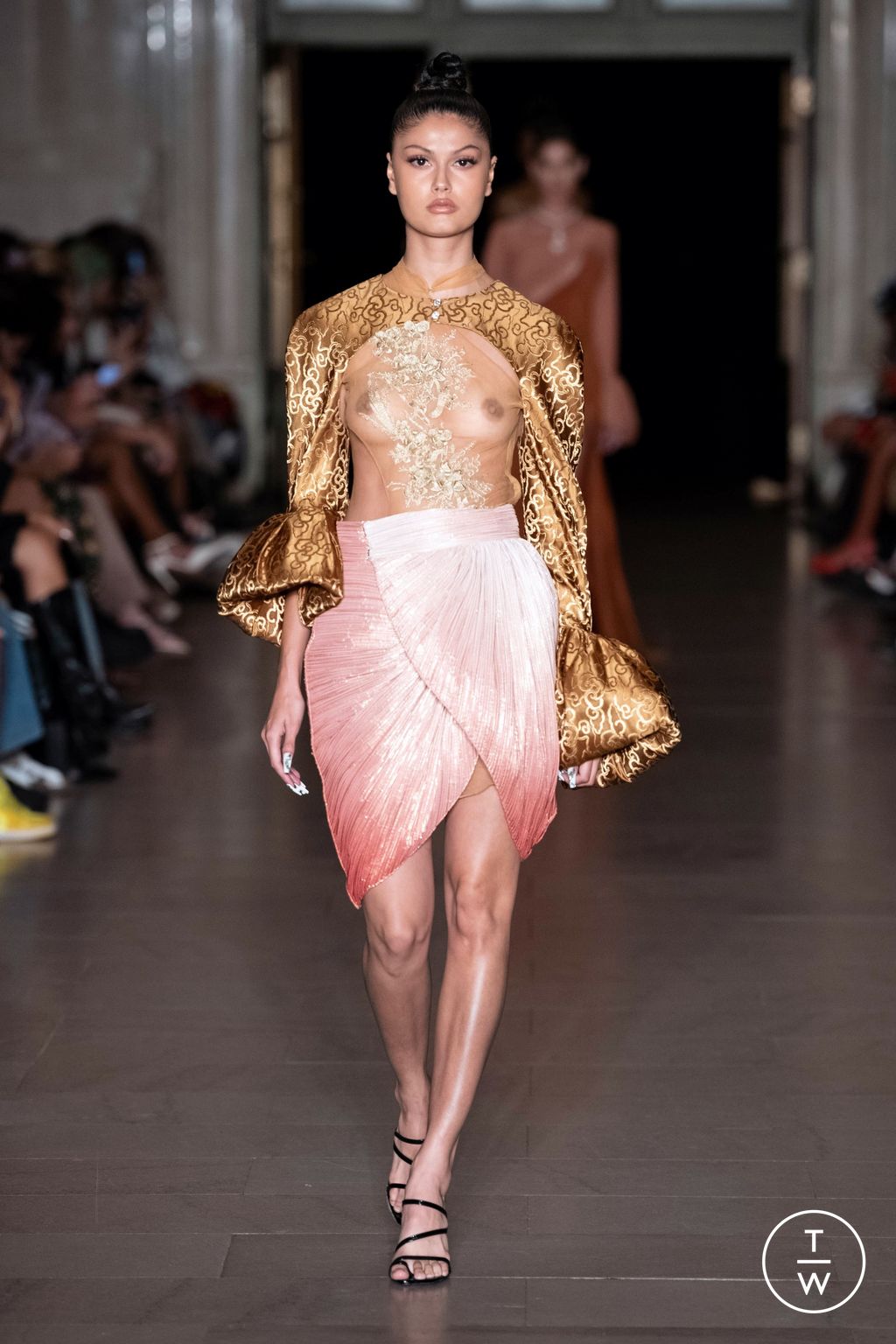 Fashion Week New York Spring/Summer 2023 look 7 de la collection Kim Shui womenswear