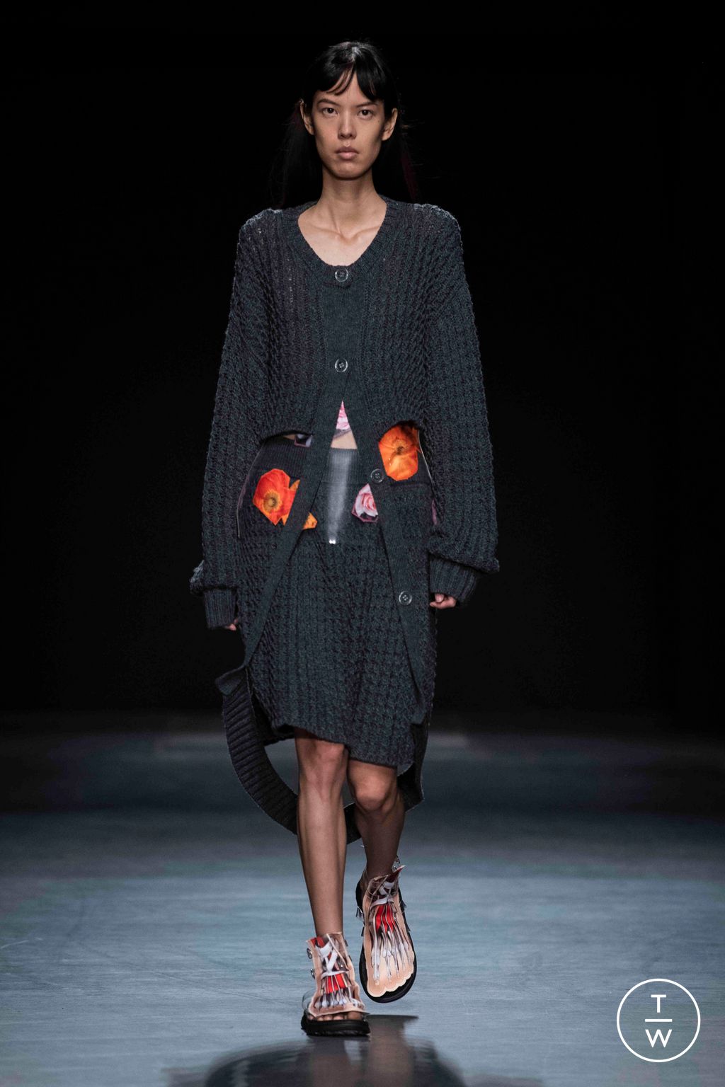 Fashion Week London Spring/Summer 2023 look 37 from the Christopher Kane collection womenswear