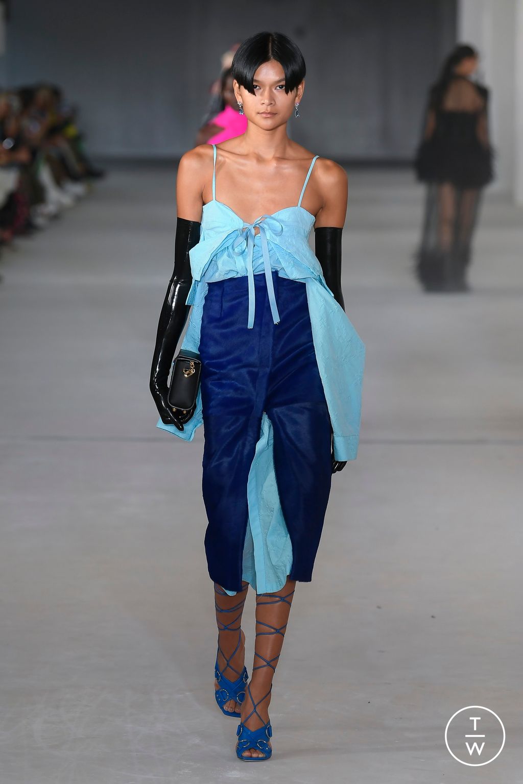 Fashion Week New York Spring/Summer 2023 look 17 from the Prabal Gurung collection 女装