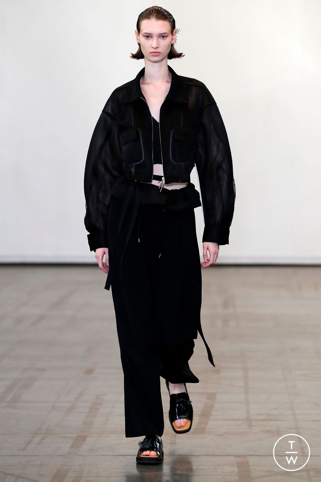 Fashion Week Paris Spring/Summer 2023 look 18 from the Ujoh collection 女装