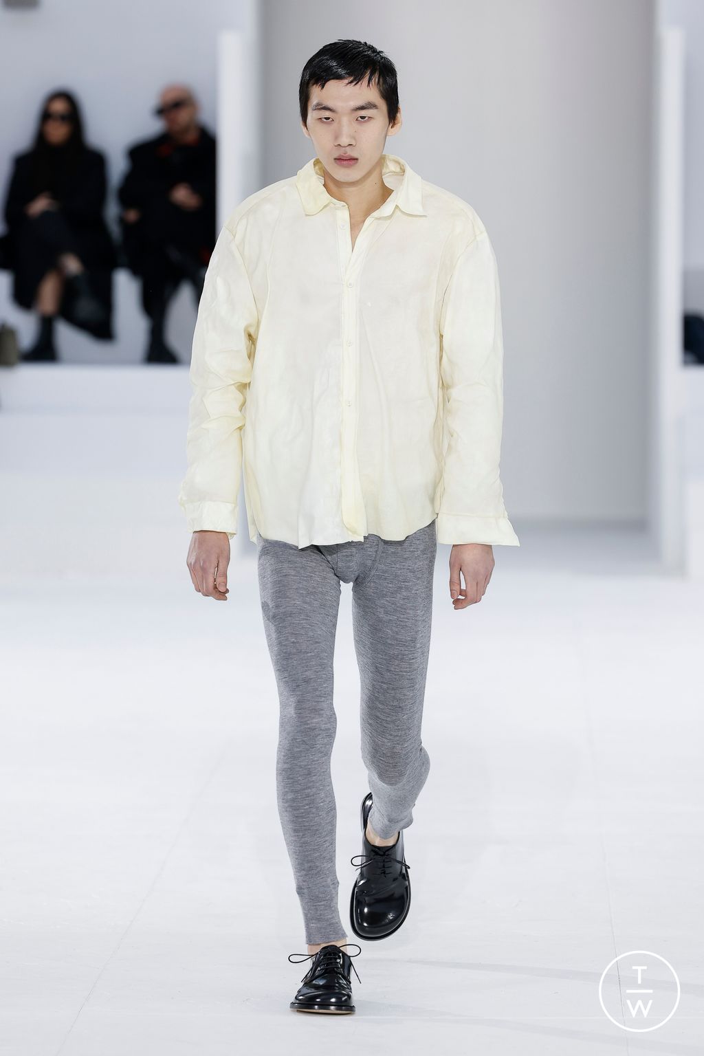 Fashion Week Paris Fall/Winter 2023 look 29 from the Loewe collection menswear