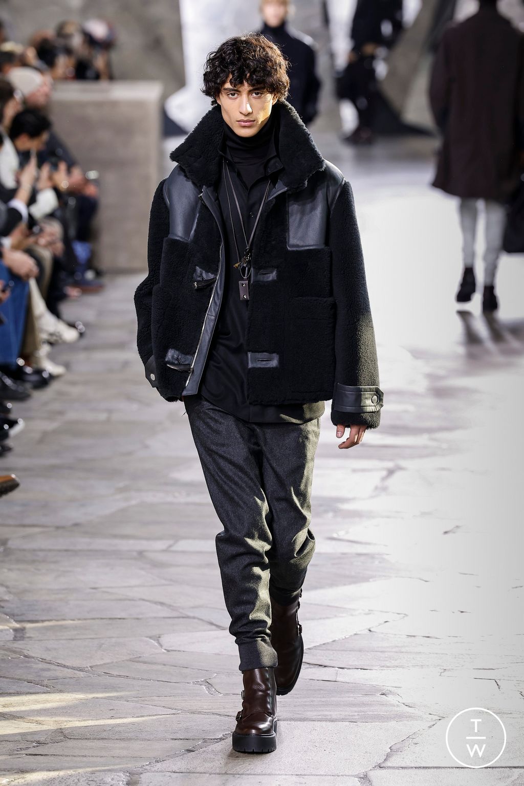 Fashion Week Paris Fall/Winter 2023 look 17 from the Hermès collection menswear