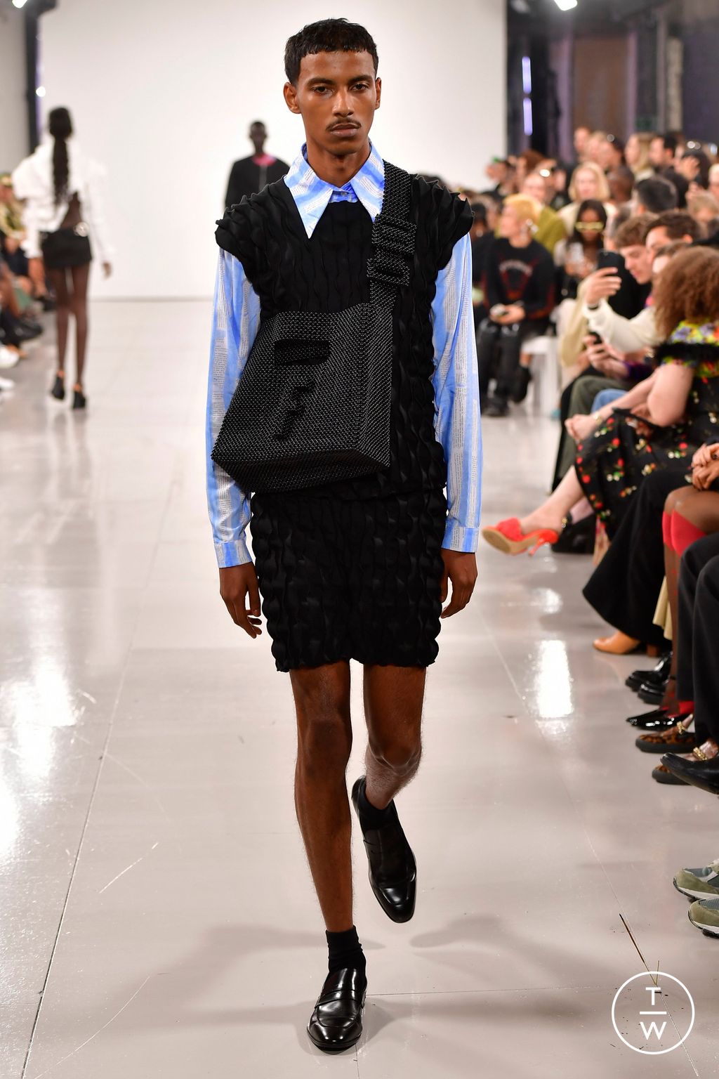 Fashion Week London Spring/Summer 2023 look 24 from the Feben collection 女装