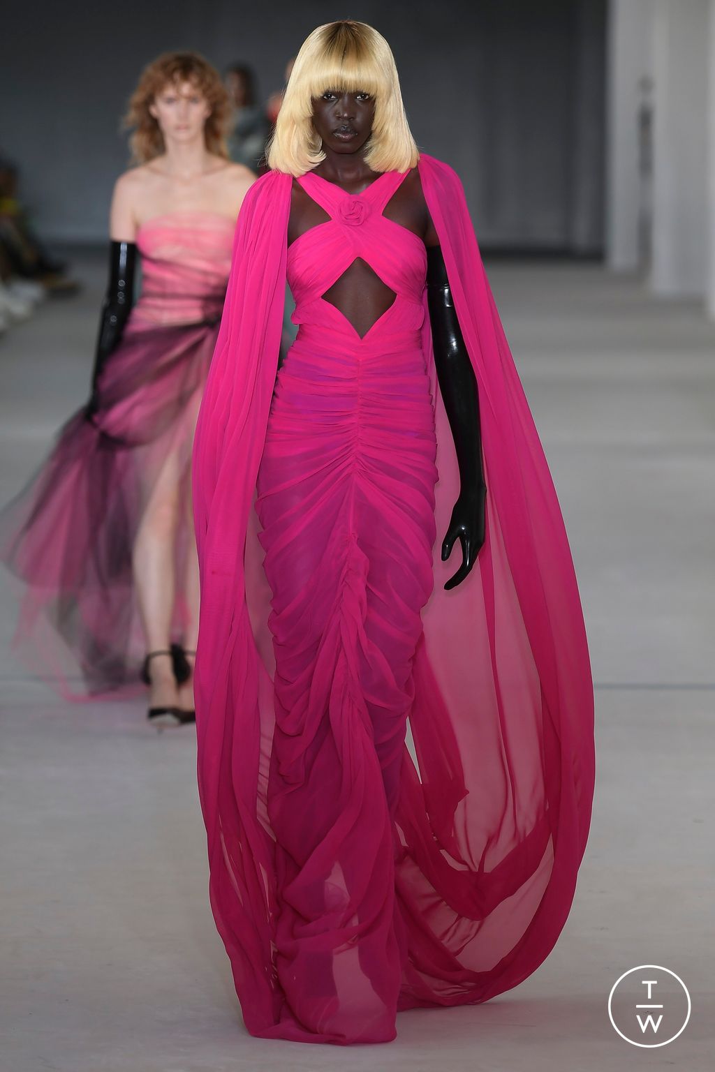 Fashion Week New York Spring/Summer 2023 look 32 from the Prabal Gurung collection 女装