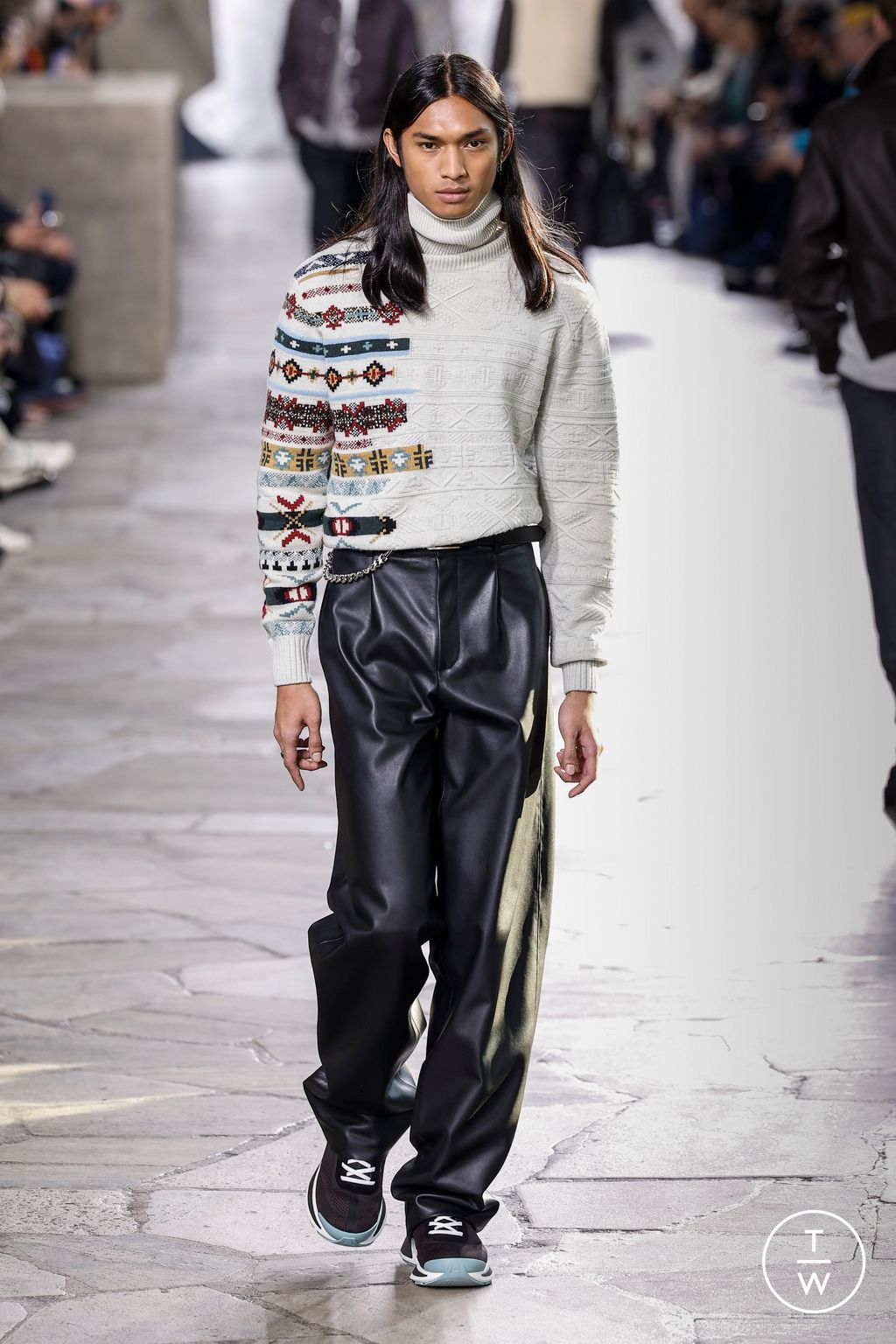 Fashion Week Paris Fall/Winter 2023 look 31 from the Hermès collection menswear