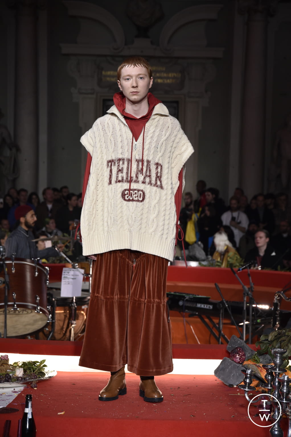 Fashion Week Florence - Pitti Fall/Winter 2020 look 10 de la collection Telfar menswear