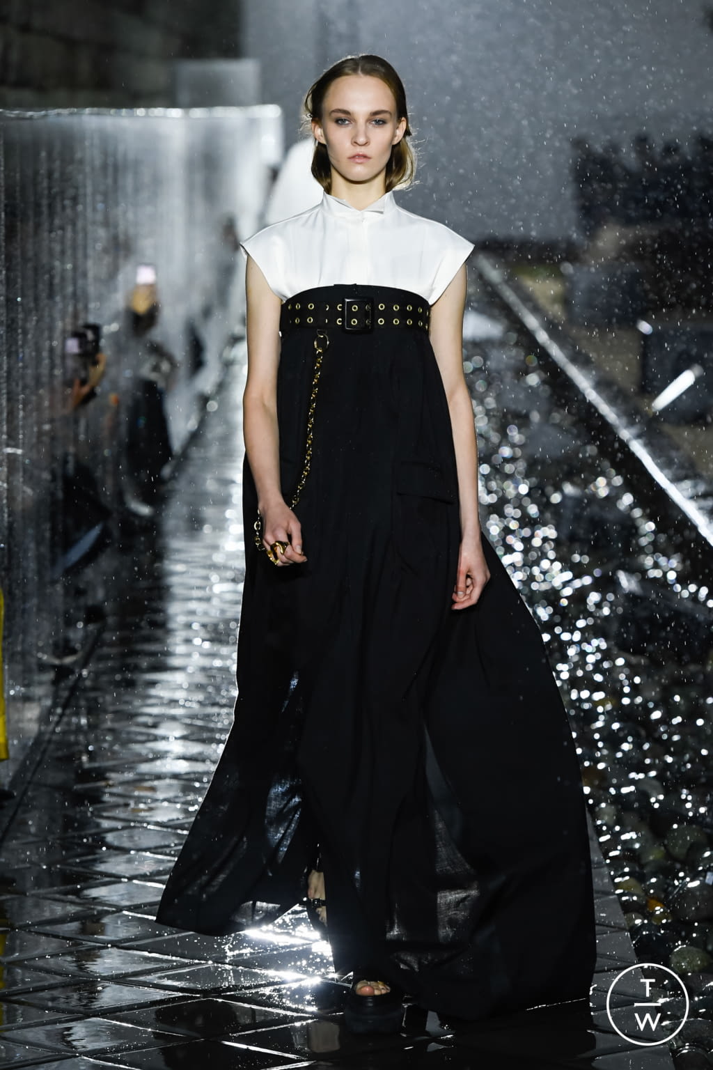 Fashion Week Paris Spring/Summer 2021 look 1 de la collection Sacai womenswear