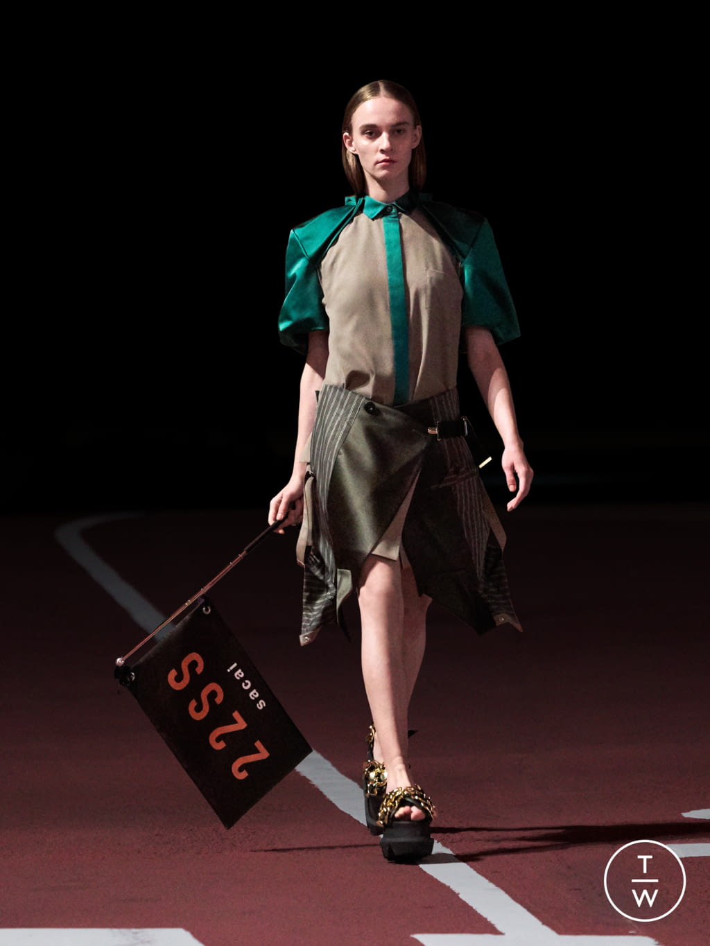 Fashion Week Paris Spring/Summer 2022 look 1 de la collection Sacai womenswear