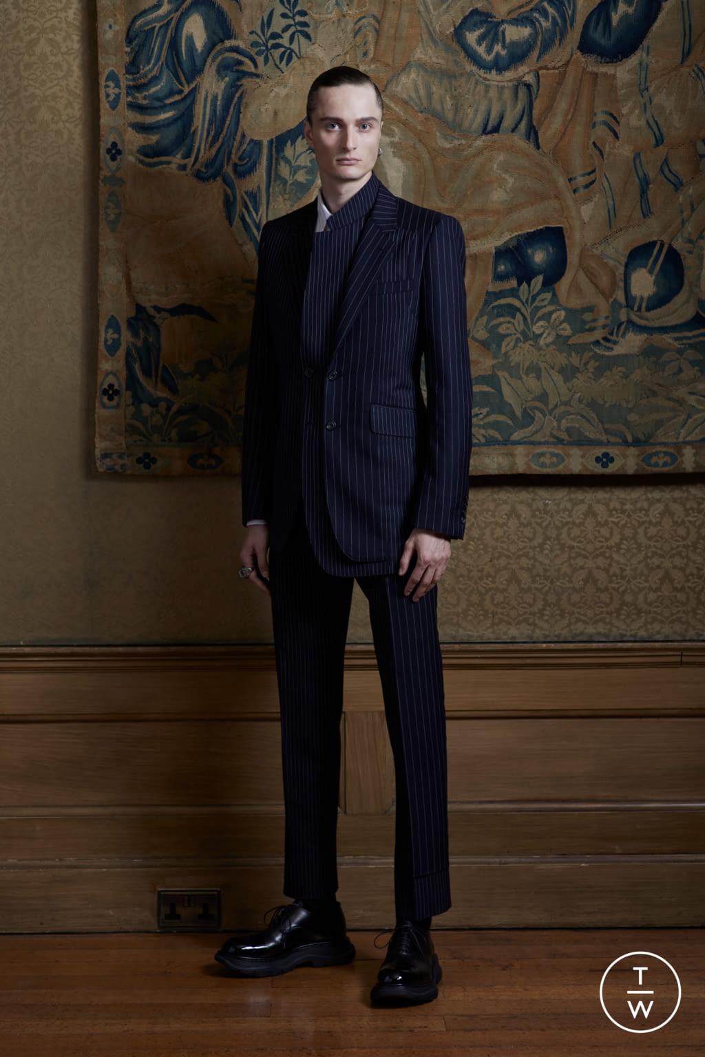 Fashion Week London Spring/Summer 2020 look 1 from the Alexander McQueen collection menswear