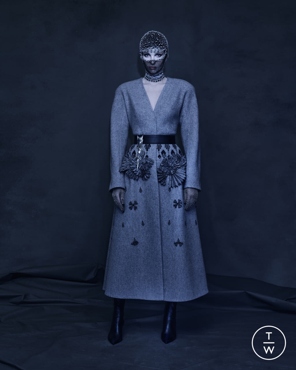 Fashion Week Paris Fall/Winter 2021 look 1 de la collection Ulyana Sergeenko couture