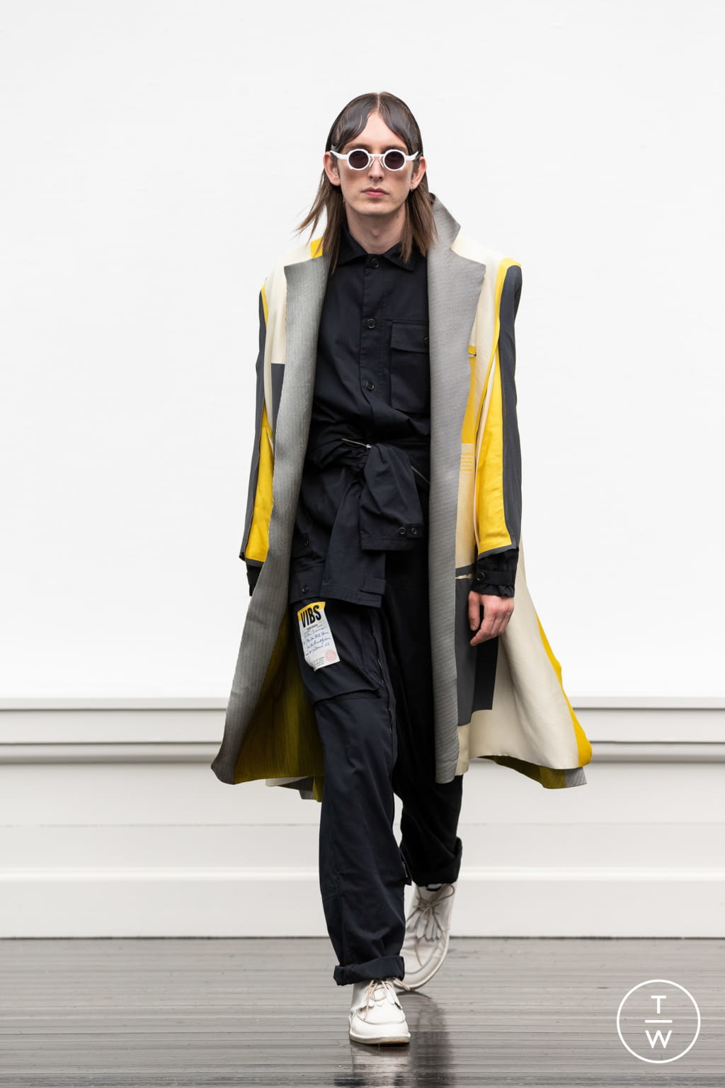 Fashion Week Paris Spring/Summer 2022 look 1 from the Henrik Vibskov collection menswear