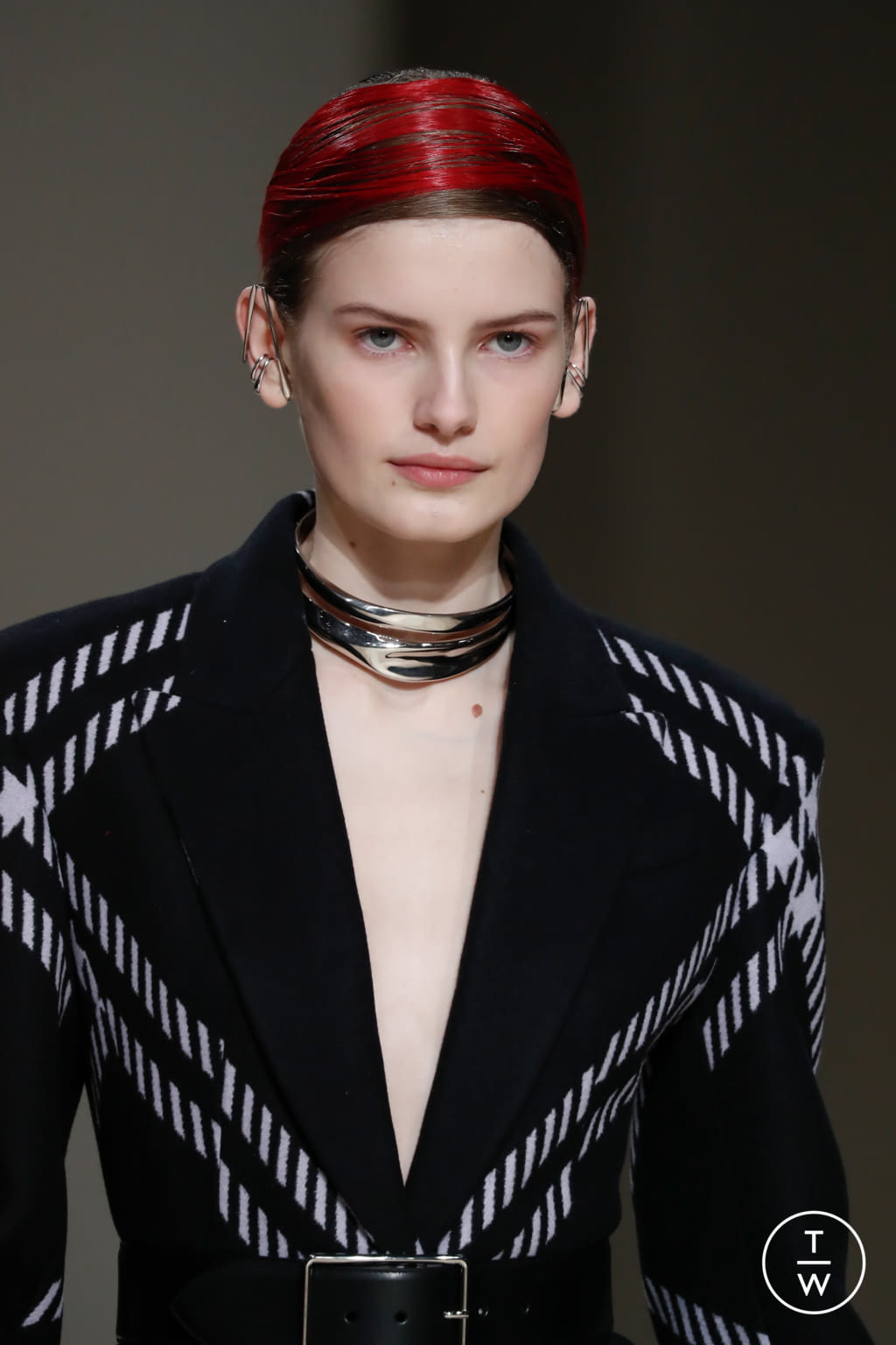 Fashion Week Paris Fall/Winter 2020 look 2 de la collection Alexander McQueen womenswear accessories