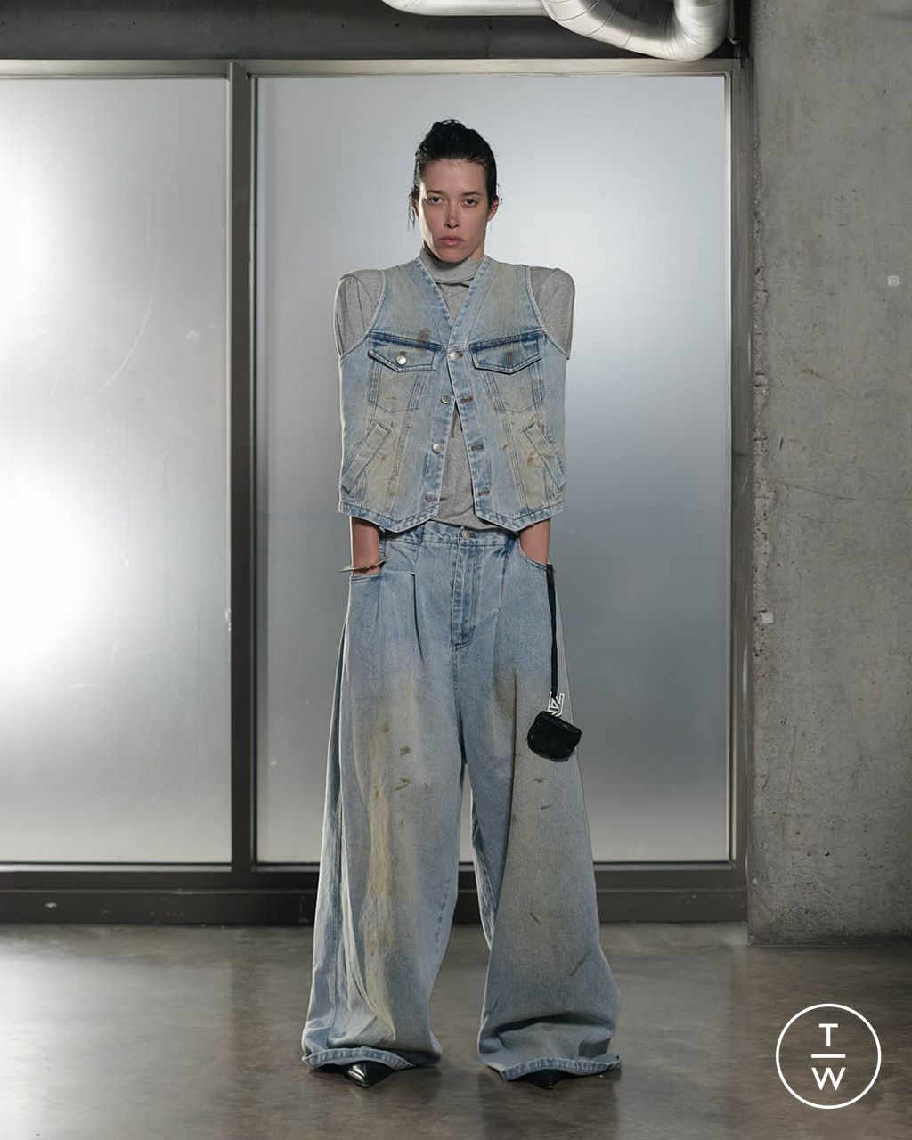 Fashion Week London Resort 2025 look 1 from the Natasha Zinko collection womenswear